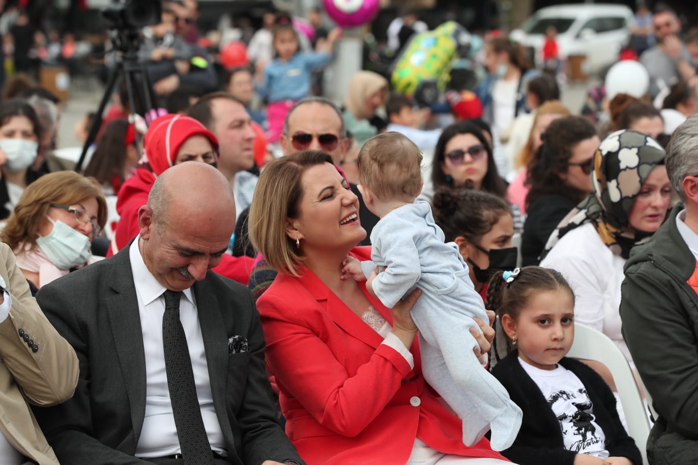 Başkan Hürriyet, çocukların bayramını kutladı “Çocukların belediyesiyiz, çocukların sevdiği bir belediyeyiz”İzmit Belediye Başkanı Av. Fatma