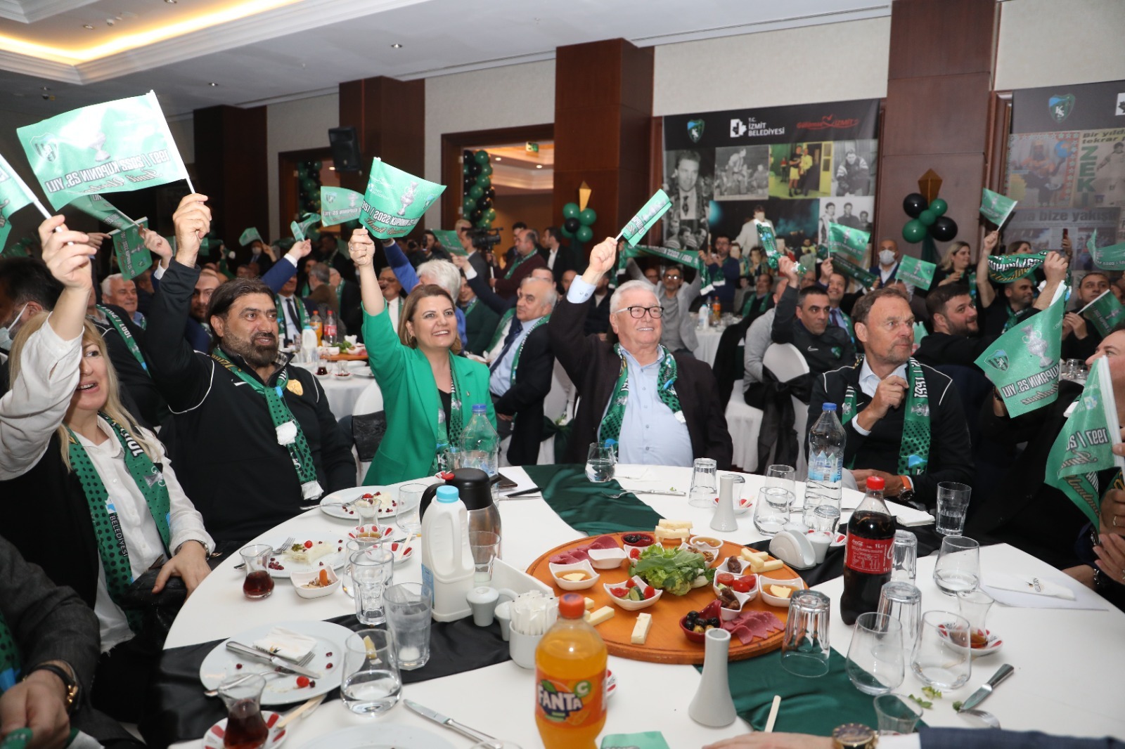 İzmit Belediyesi, Türkiye Kupası zaferinincoşkusunu muhteşem geceyle yaşattı Kentin en büyük markası Kocaelispor’u gelecek nesillere aktarmak adına çalışmaları