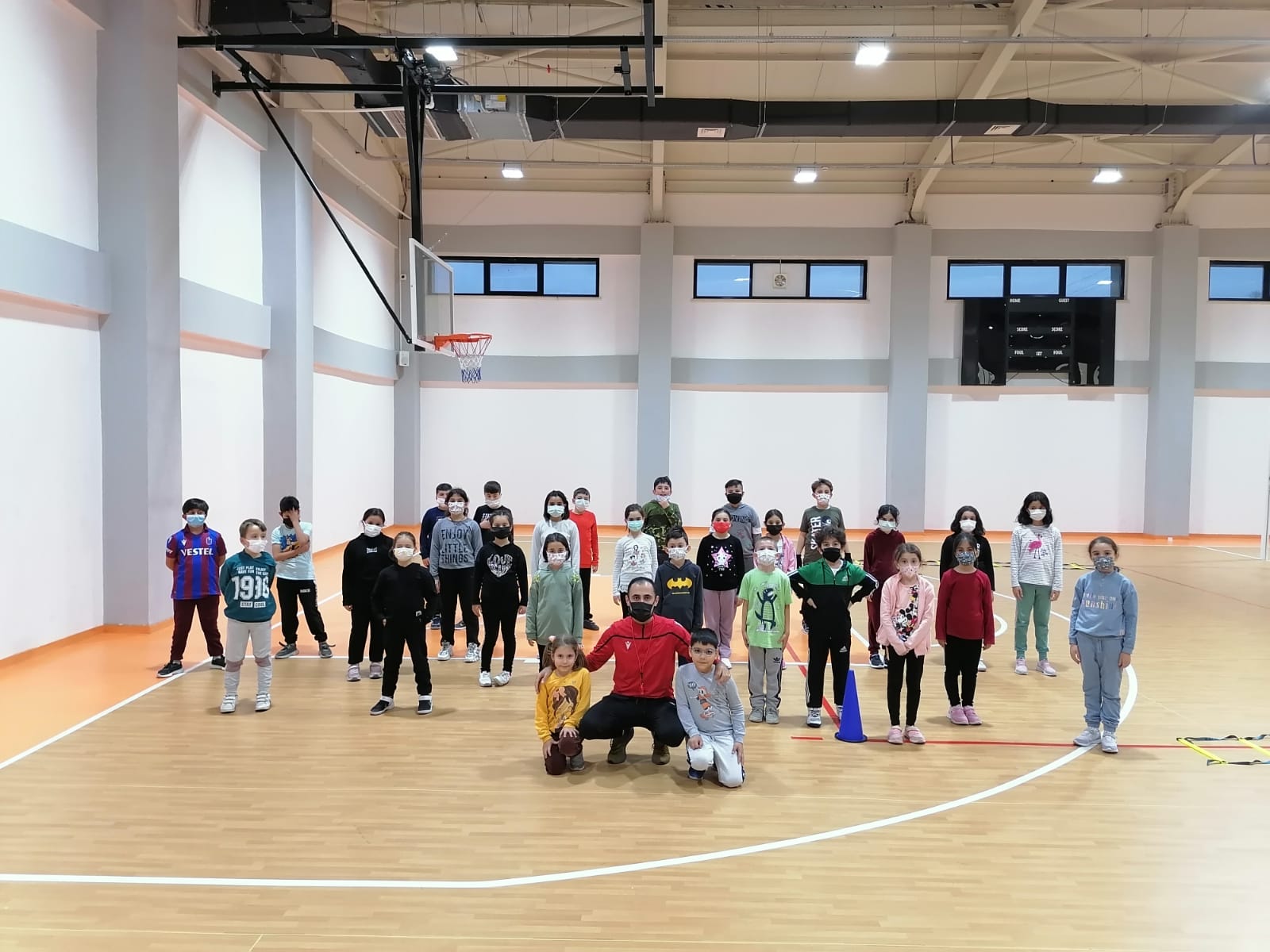 Safranbolu Belediyesi Erdoğan Caymaz Kapalı Spor Salonu yüzlerce Safranboluluya çeşitli