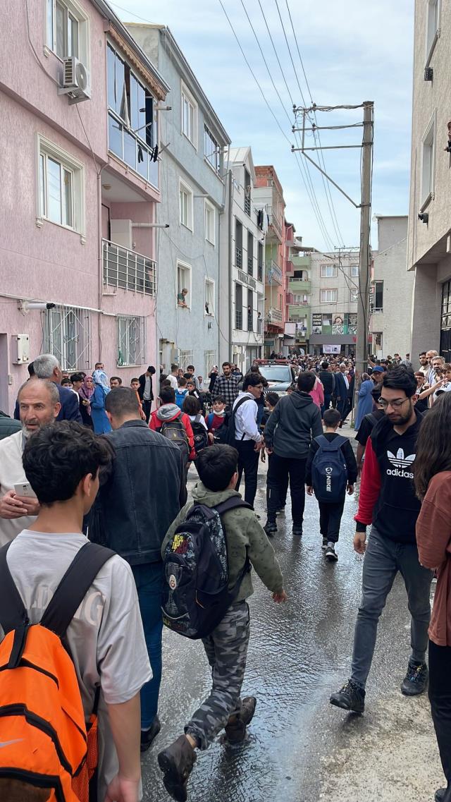 Bursa’da mahalle arasına düşen uçak panik yarattı! Bursa’nın Osmangazi ilçesinde bulunan Yunuseli Havalimanı yakınlarına tek motorlu bir