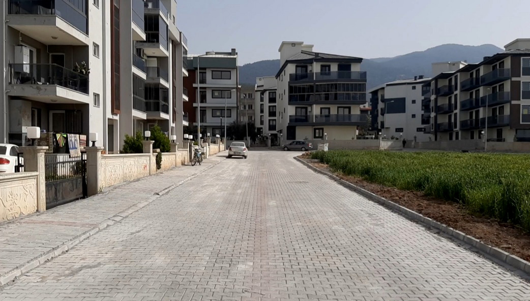 Aydın Büyükşehir Belediyesi ile Kuşadası Belediyesi tarafından Davutlar Mahallesi’nde başlatılan alt ve