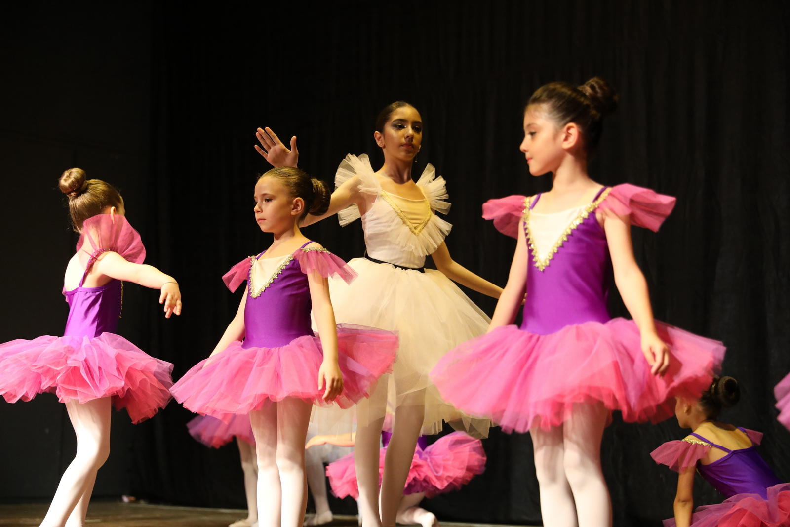 Akhisar Belediyesi Uğur Mumcu Kültür ve Sanat Merkezi’nde bale eğitimi