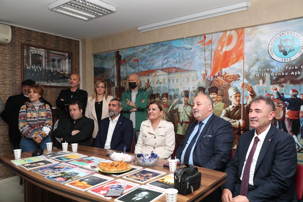 Başkan Hürriyet’ten, Kocaeli Türk Ocakları’na<br>bayram ziyareti İzmit Belediye Başkanı Av. Fatma Kaplan Hürriyet, Ramazan Bayramı’nın ikinci