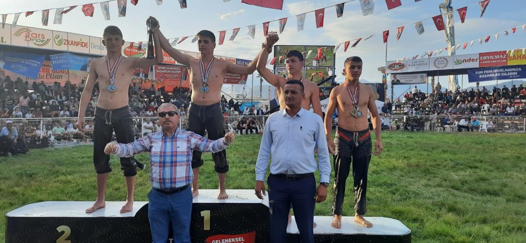 İzmitli güreşçiler, Antalya’dan mutlu döndü 23. Geleneksel Kumluca Yağlı Güreşleri’nde ilimizi temsil eden İzmit Belediyespor