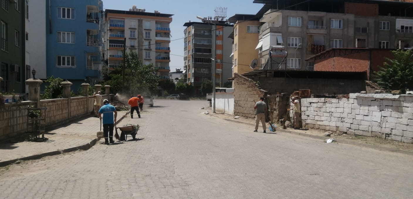 Nazilli Belediyesi Temizlik İşleri Müdürlüğü ekipleri Yeşil Mahalle genelinde kapsamlı
