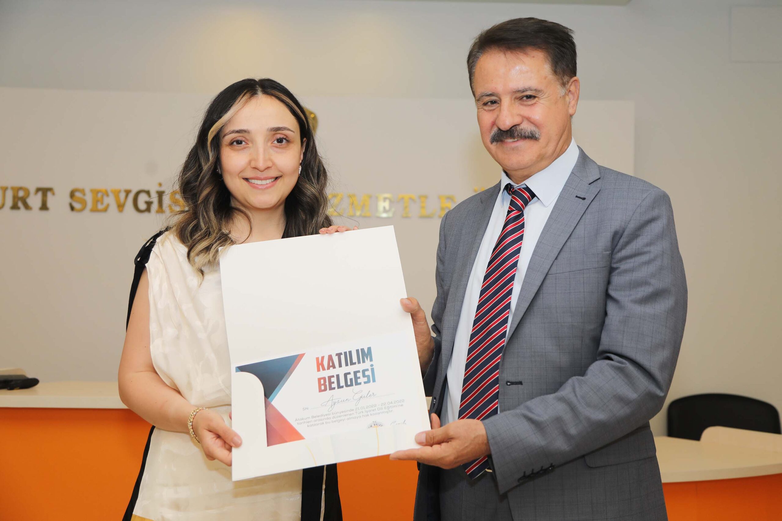 Atakum Belediyesi personeli, işitme engelli vatandaşlara daha verimli hizmet vermek