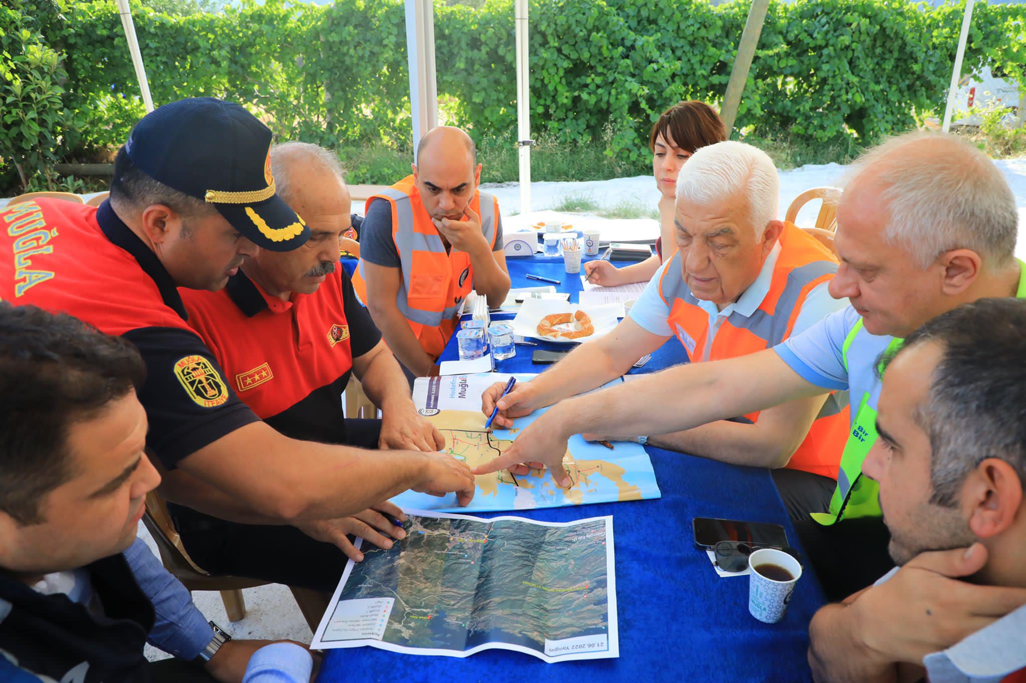 Muğla Büyükşehir Belediye Başkanı Dr. Osman Gürün, Marmaris’teki yangının seyri