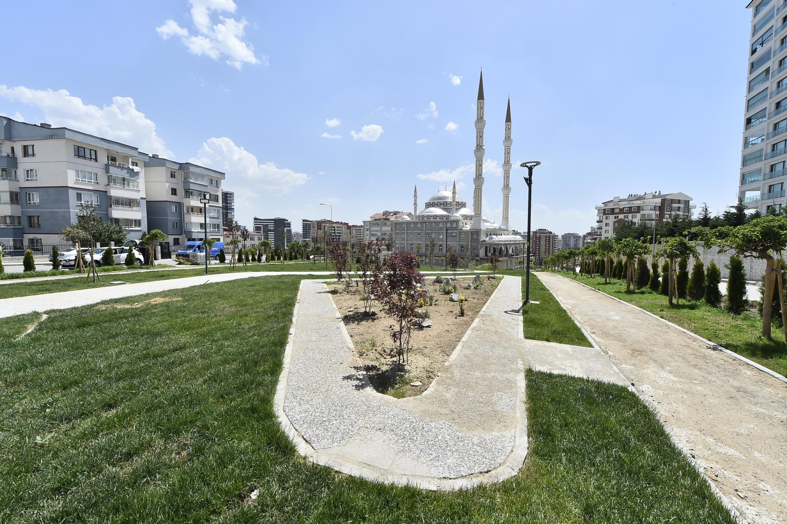 Ankara Büyükşehir Belediyesi, “Yeşilin Başkenti” projesi kapsamında kent genelinde başlattığı