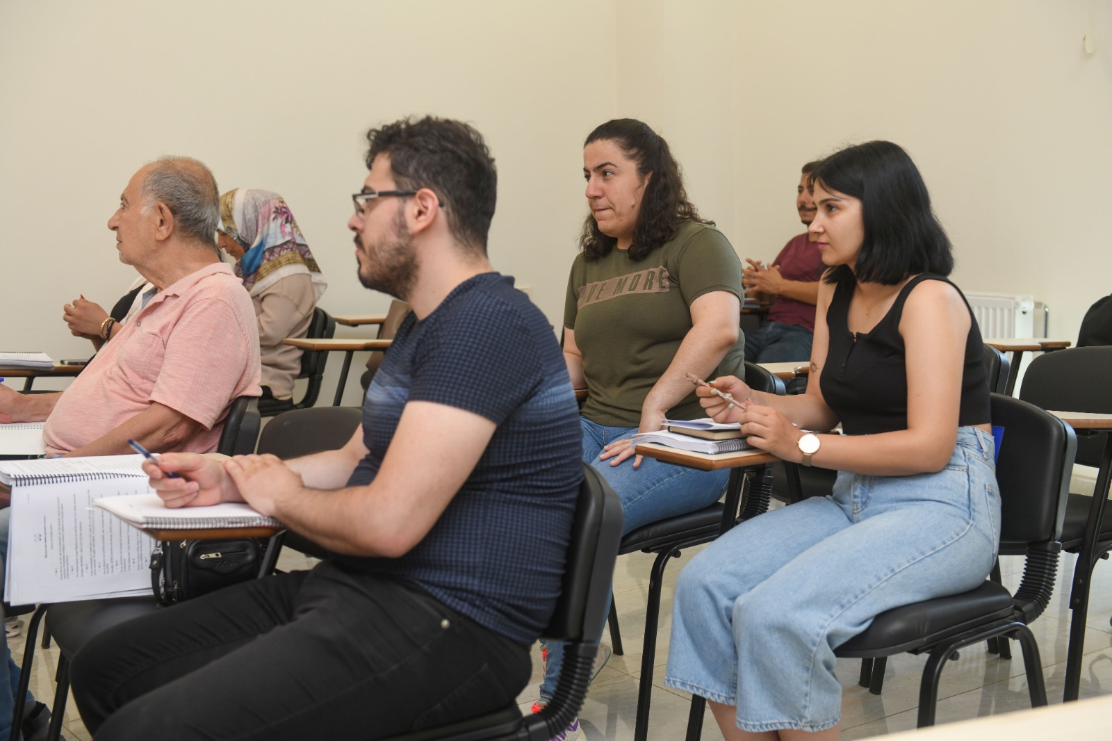 Yenişehir Belediyesinden ücretsiz dil eğitimleriyle vatandaşlara destek  Mersin Yenişehir Belediyesi