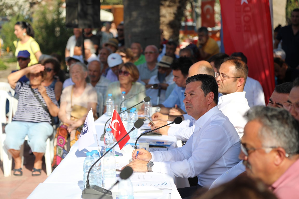 Hizmet odaklı çalışma prensibi ile halkla toplantılar düzenleyerek sorunları ve