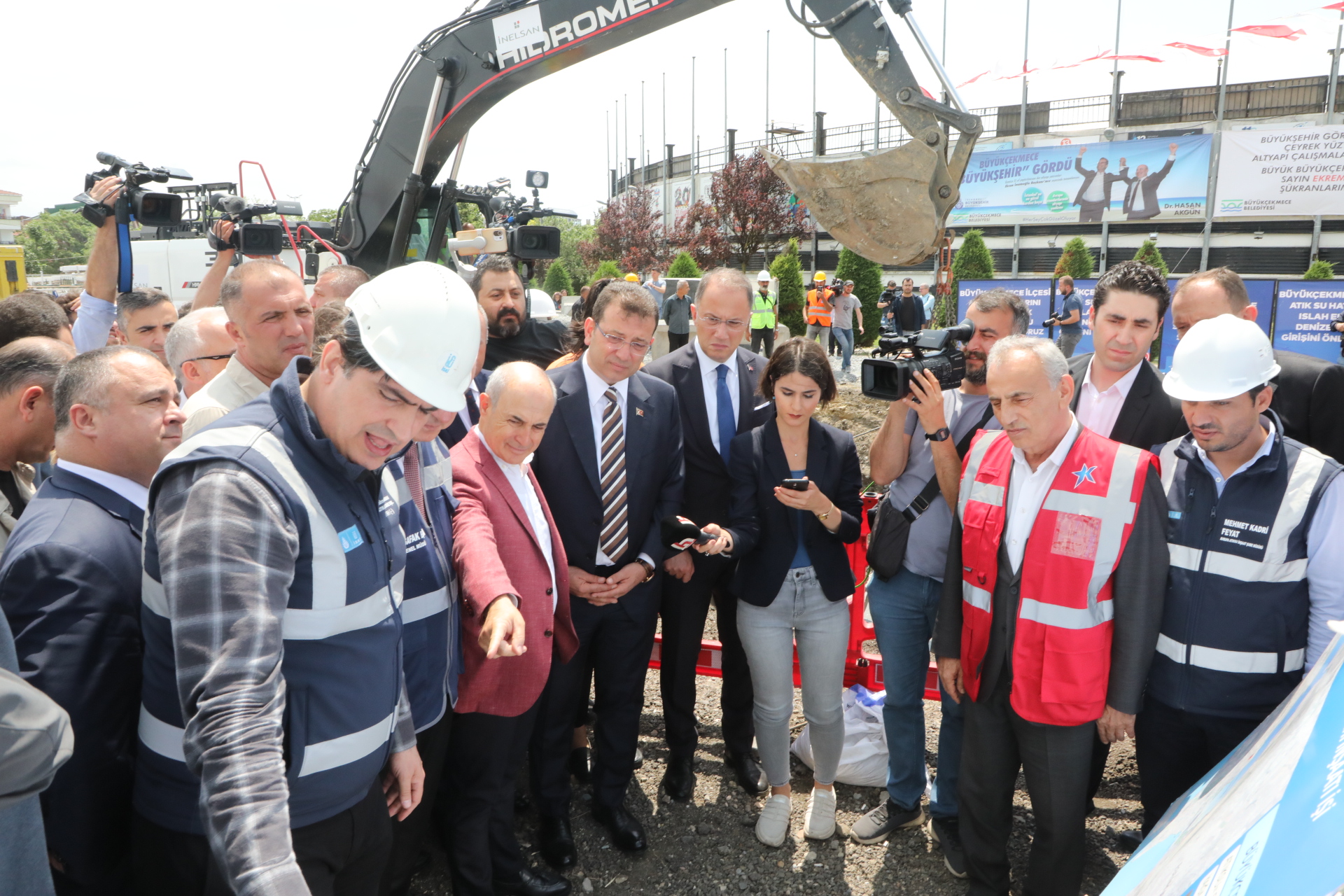 Büyükçekmece’de alt yapı sorunlarına çözmeye yönelik yapılan yenileme çalışmalar çerçevesinde