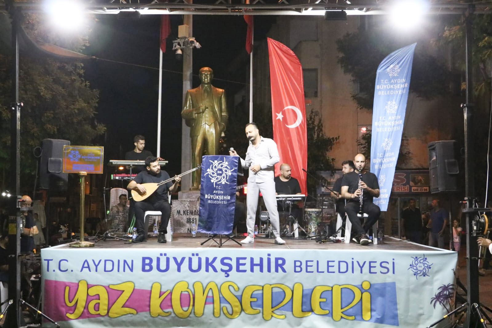 Aydın Büyükşehir Belediyesi Konservatuvarı, kentin farklı noktalarında Yaz Konserleri’ne tüm