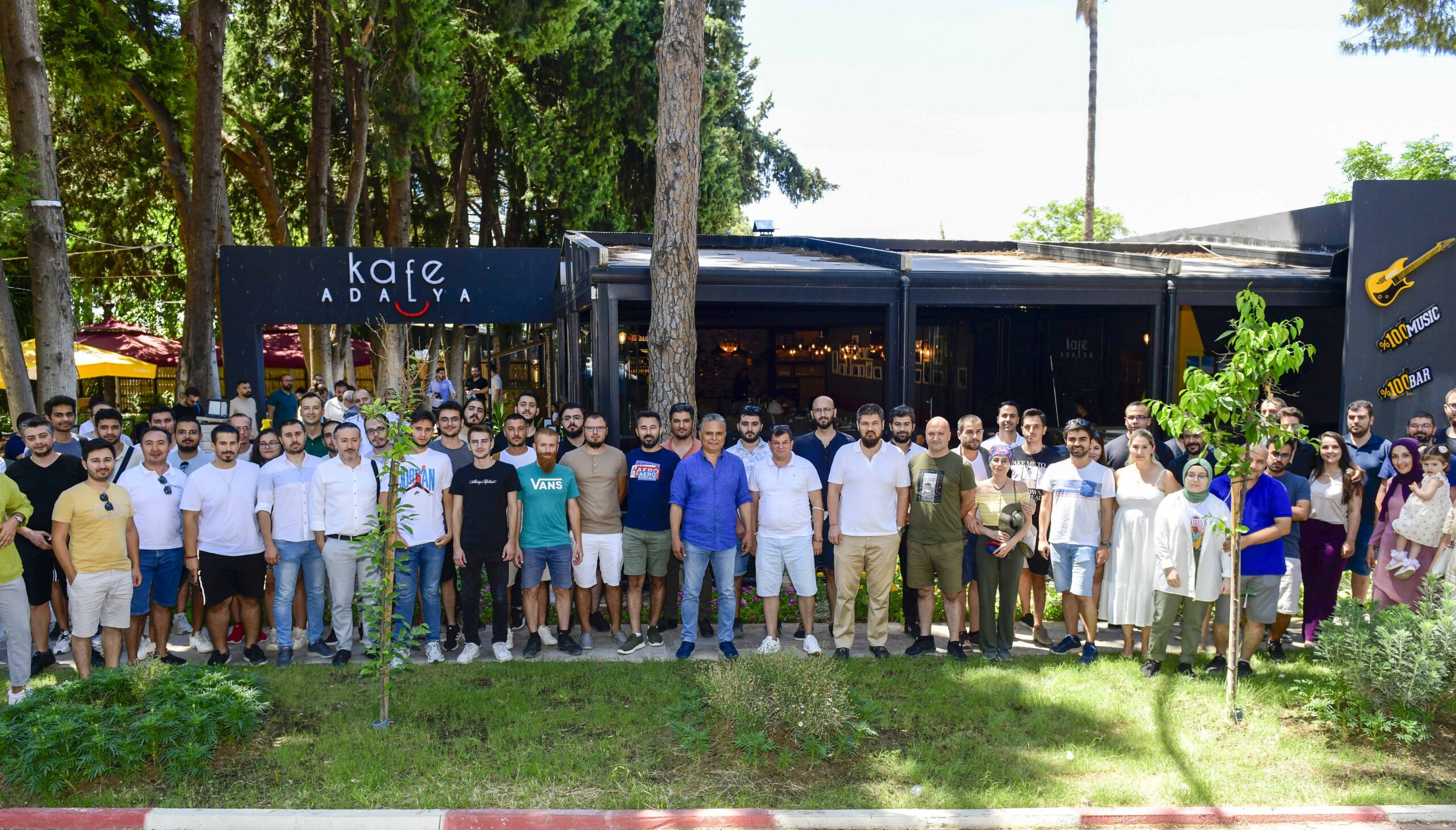 Muratpaşa Belediye Başkanı Ümit Uysal, Antalya Developer Topluluğu’yla buluşmasında yakın