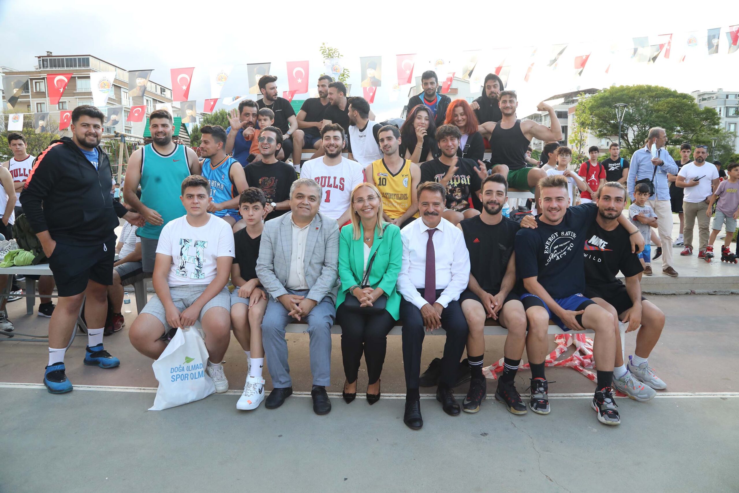 Atakum Belediyesi’nin ev sahipliğinde Atatürk’ün Şehri Spor Yapıyor Turnuvası’nın 7.si gerçekleştirildi. Gençlerle