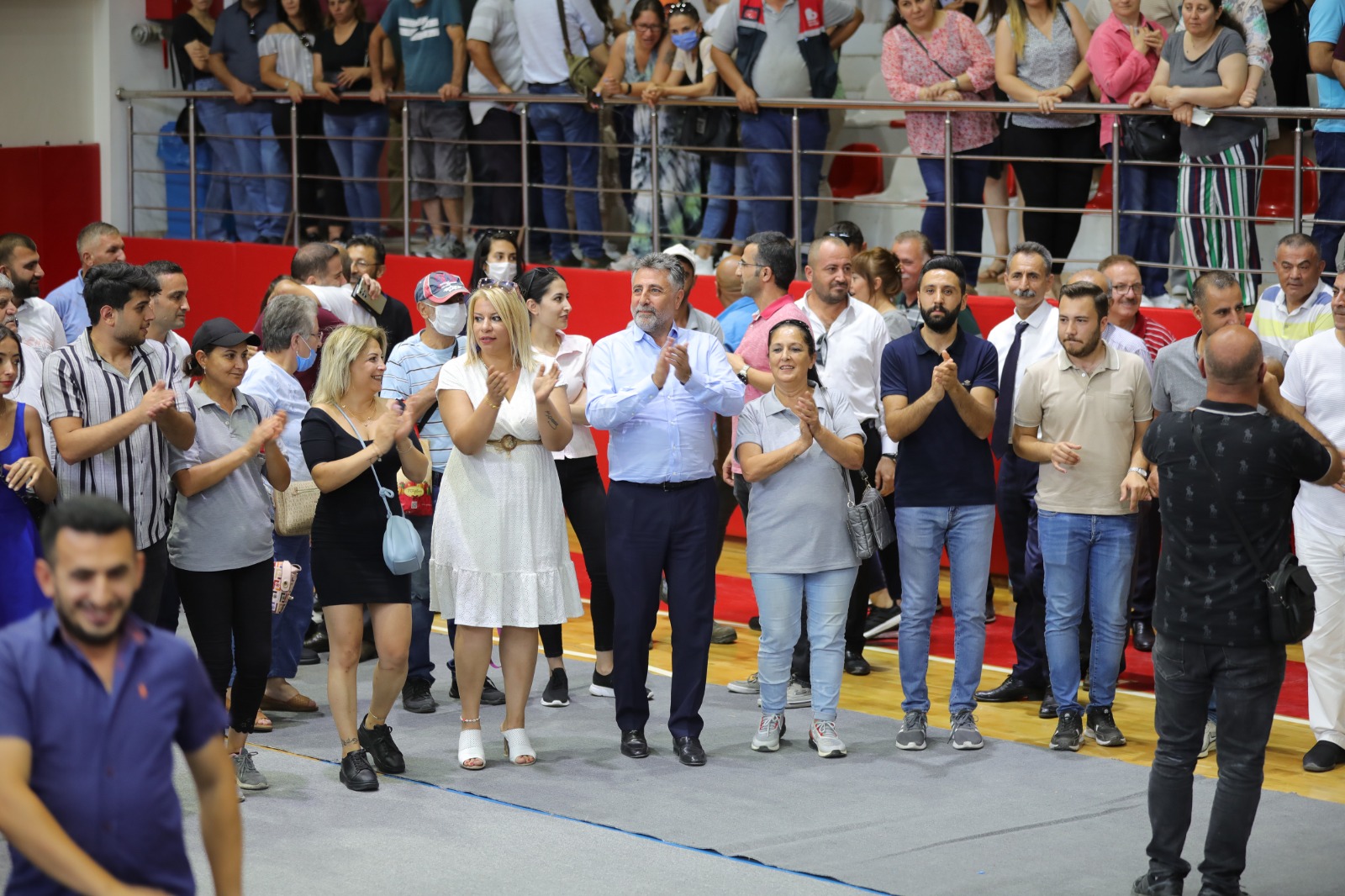 Çalışanlara maaş ve ikramiye müjdesi! Bayraklı Belediye Başkanı Serdar Sandal,