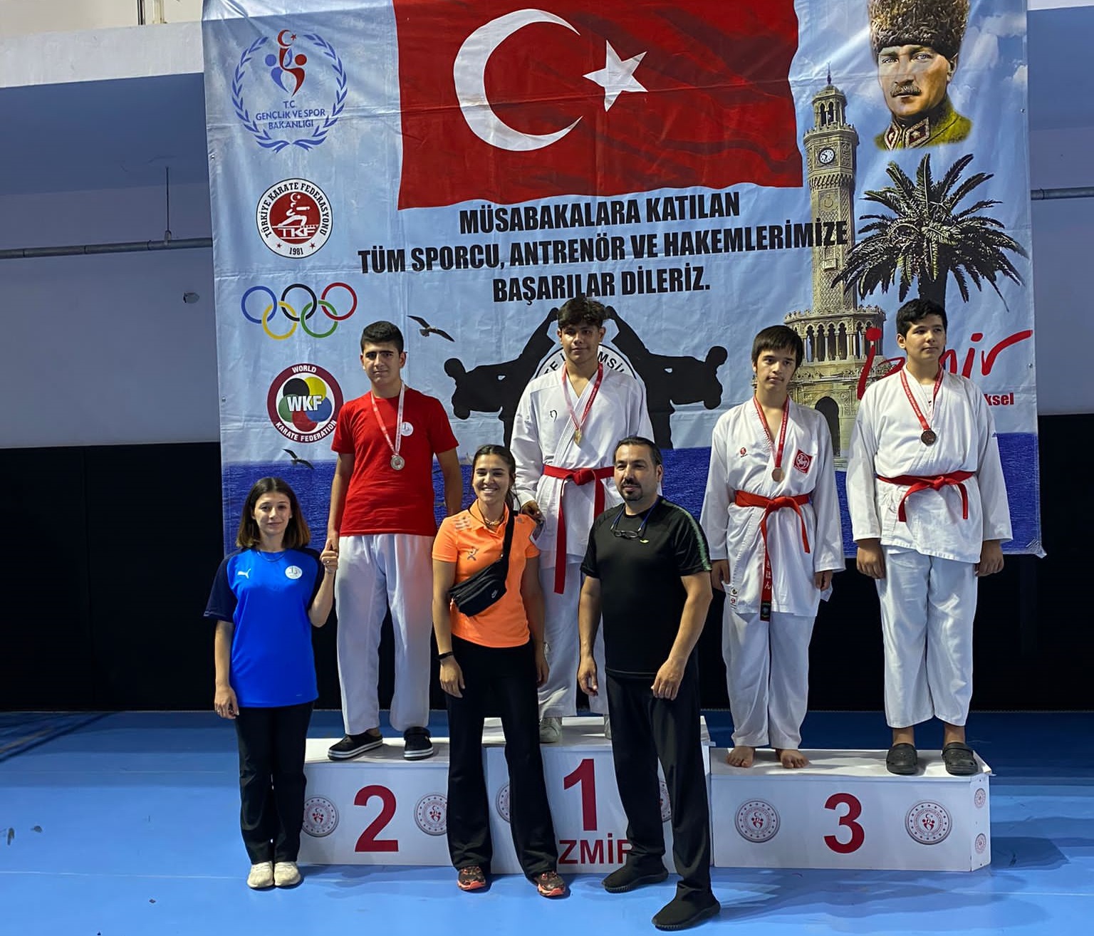 Spor alanındaki dereceleriyle katıldığı turnuvalarda fark yaratan Bayraklı Belediyesi, başarılarına