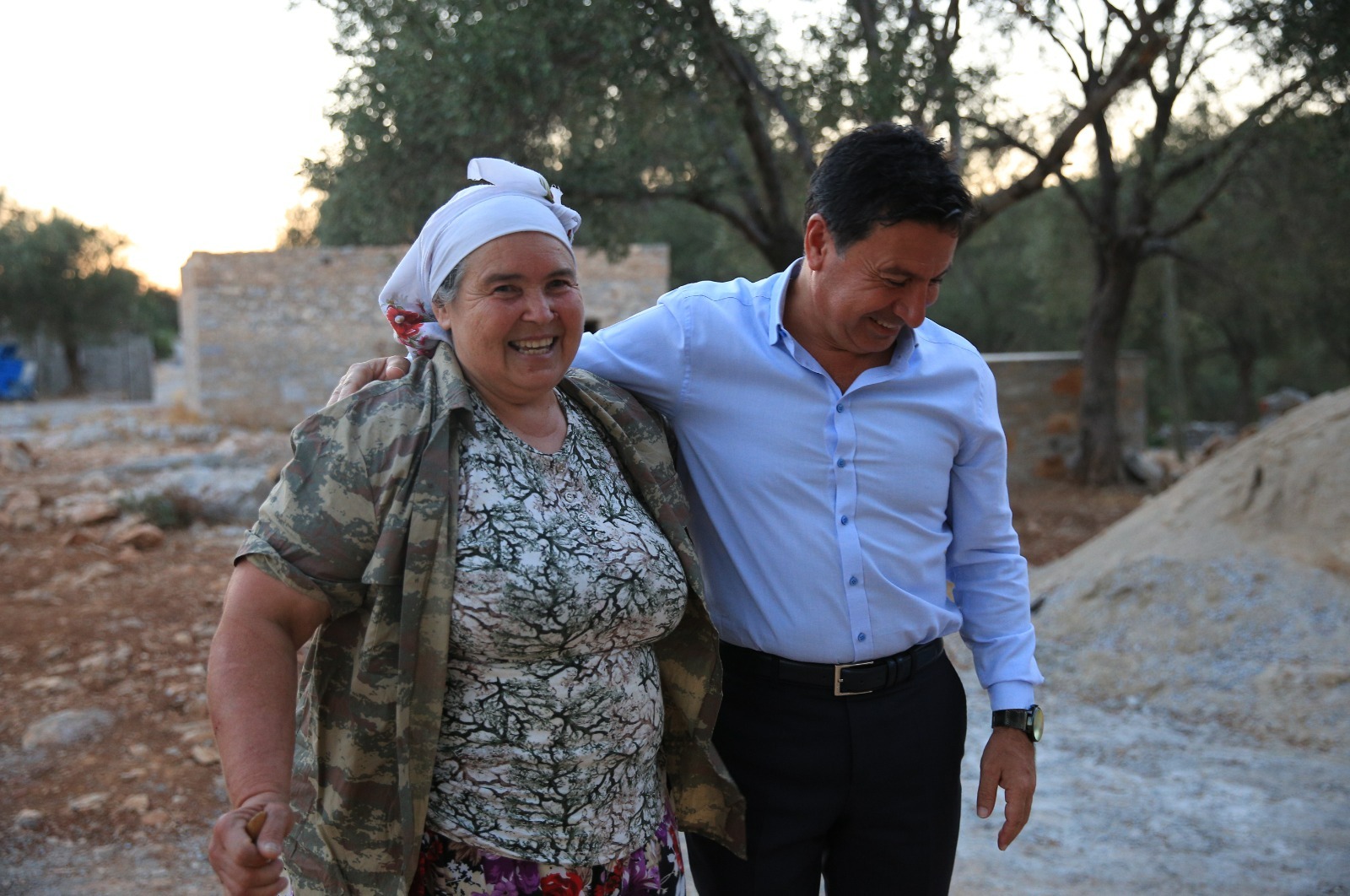 Bodrum Belediye Başkanı Ahmet Aras, mahalle ziyaretlerine devam ederek vatandaşların