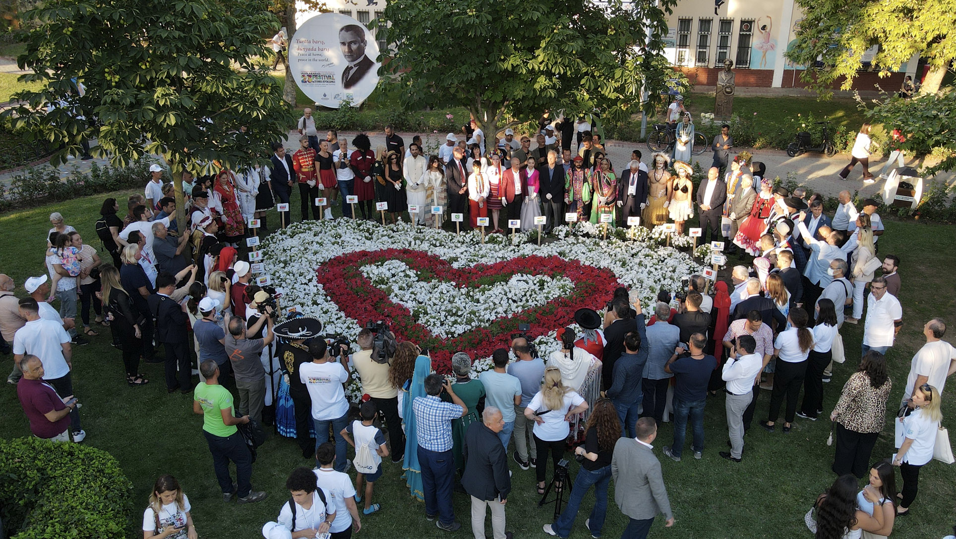8 kez “Dünyanın En İyi Kültür ve Sanat Festivali” ödülüne