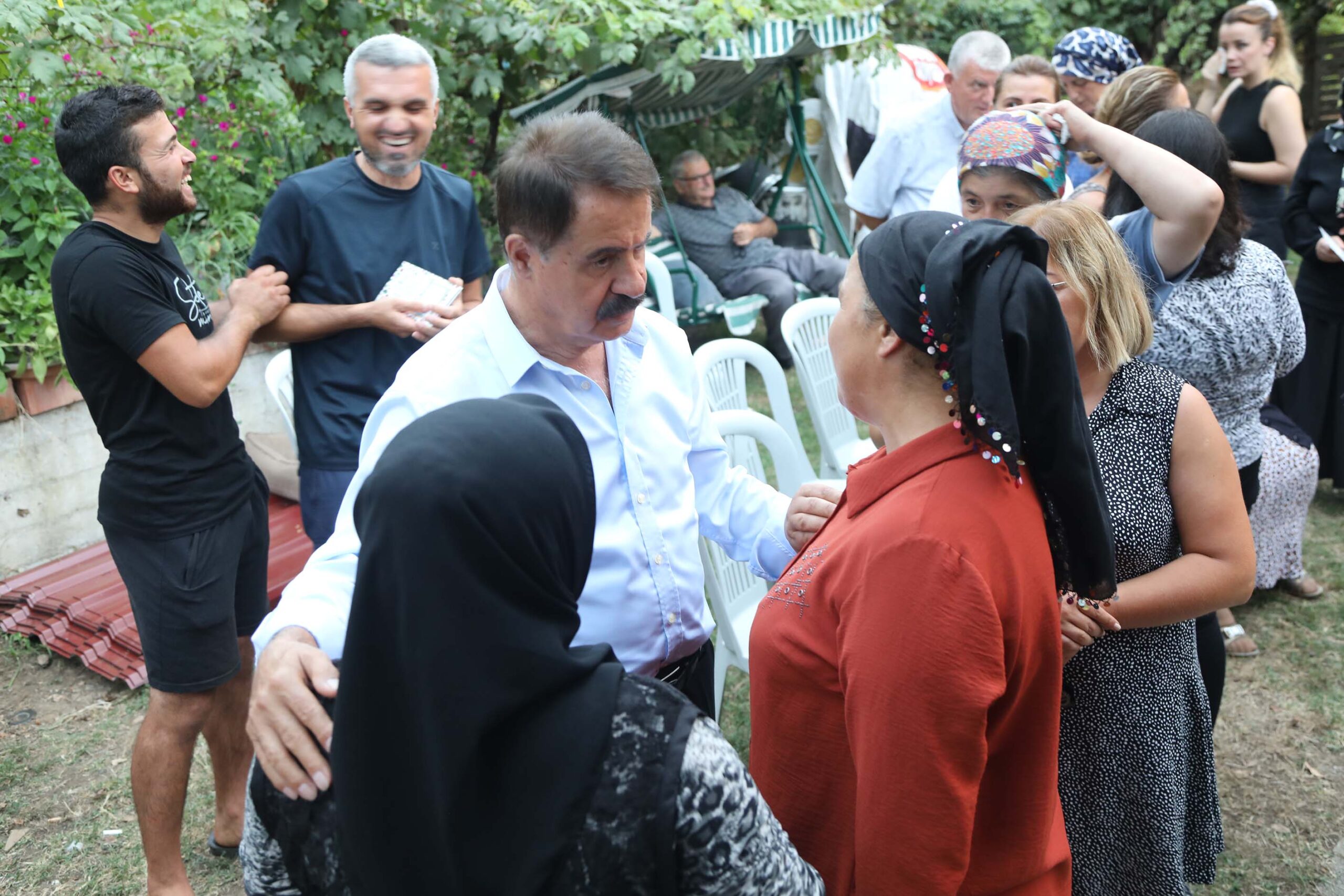 Atakum Belediye Başkanı Av. Cemil Deveci, Yeşiltepe Mahallesi sakinleriyle bir
