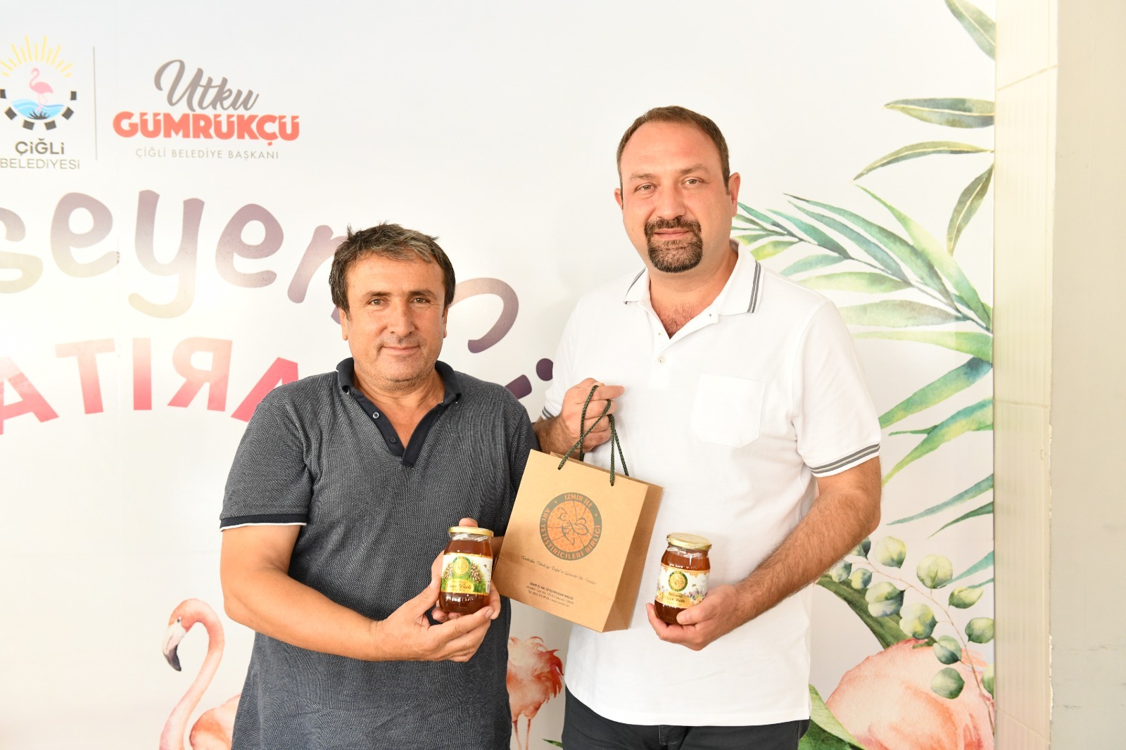 Çiğli Belediye Başkanı Utku Gümrükçü, Çiğli’de arıcılıkla uğraşan vatandaşlarla kahvaltı