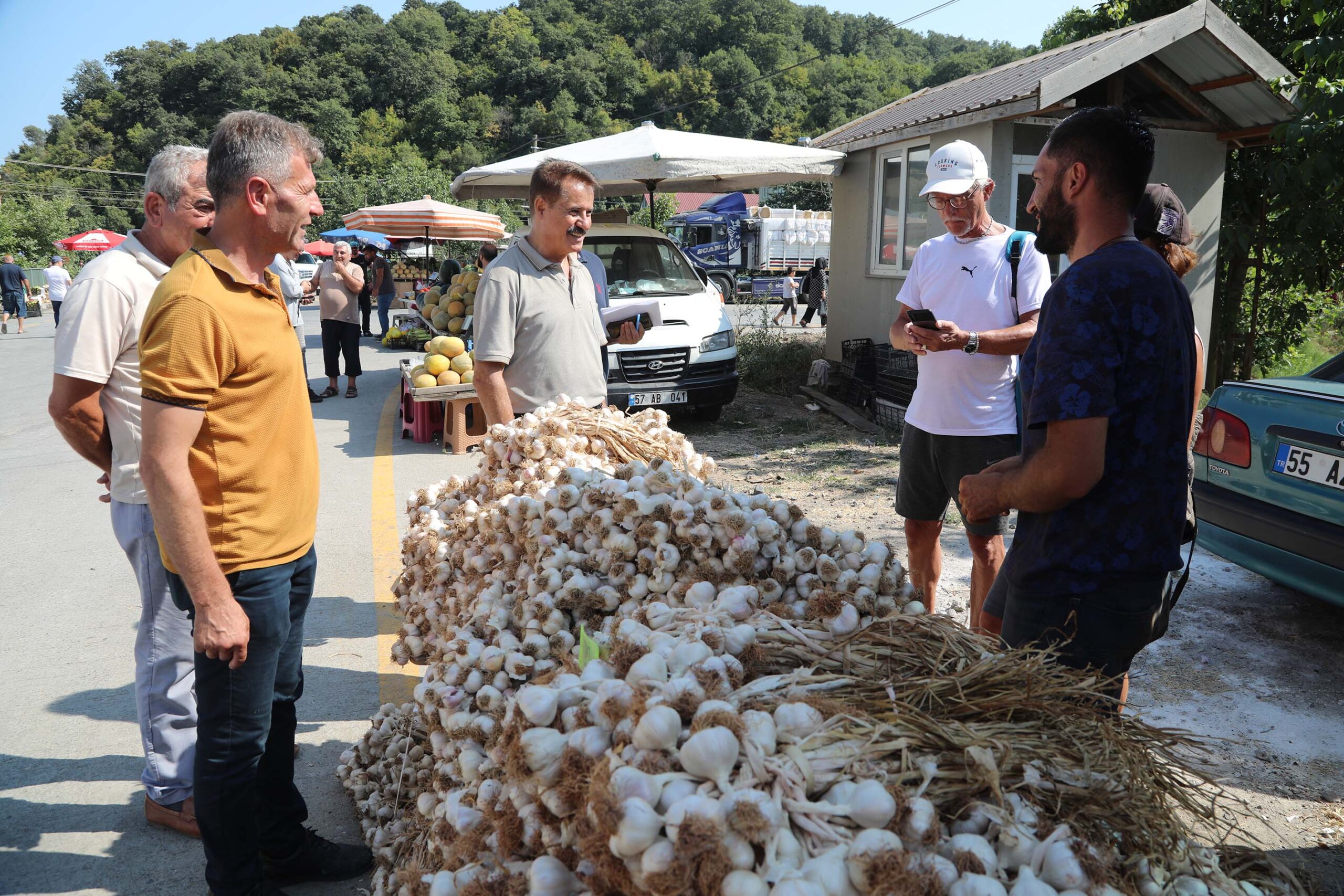 Atakum Belediye Başkanı Av. Cemil Deveci, Taflan bölgesindeki esnafı ve