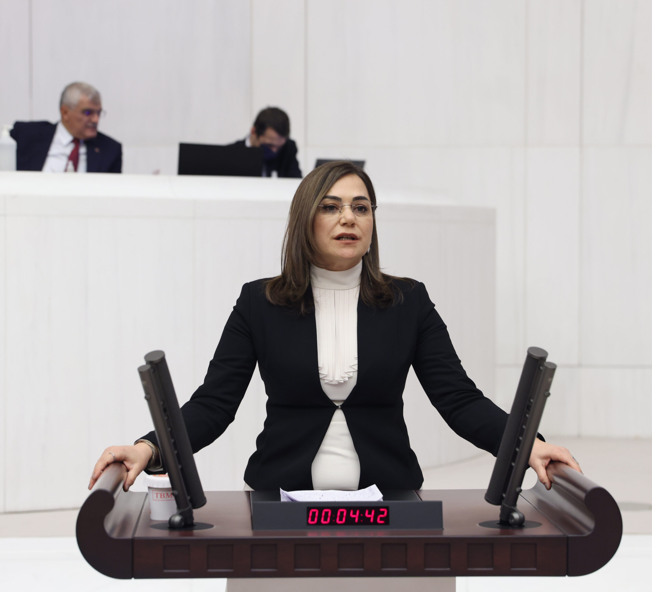 CHP’LÜ YÜCEER: “BARINMA KRİZİ ÖĞRENCİLERİ TARİKAT VE CEMAAT YURTLARINA MAHKÛM
