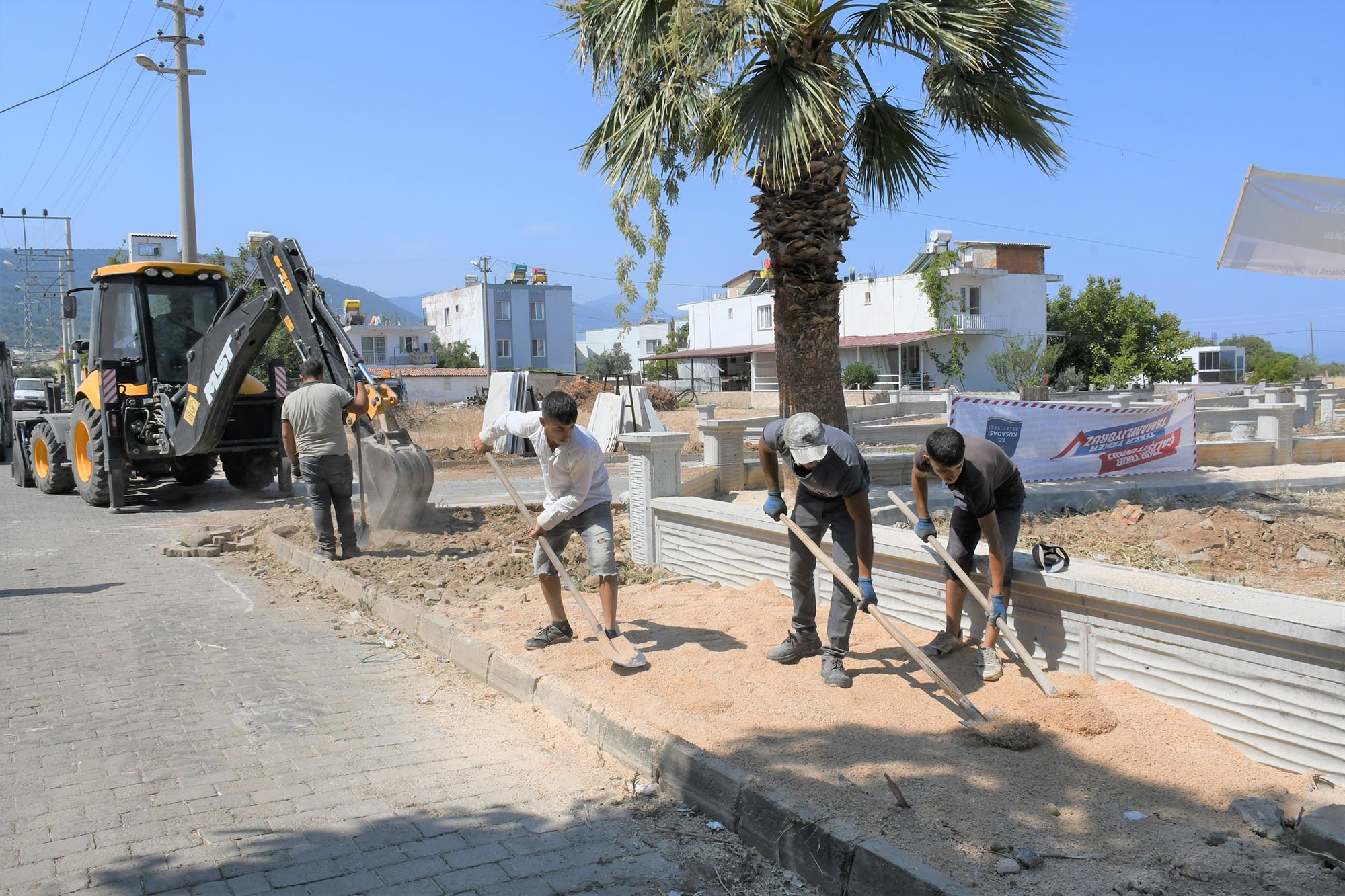Kuşadası Belediyesi, kente yeni yeşil alan ve parklar kazandırmak için