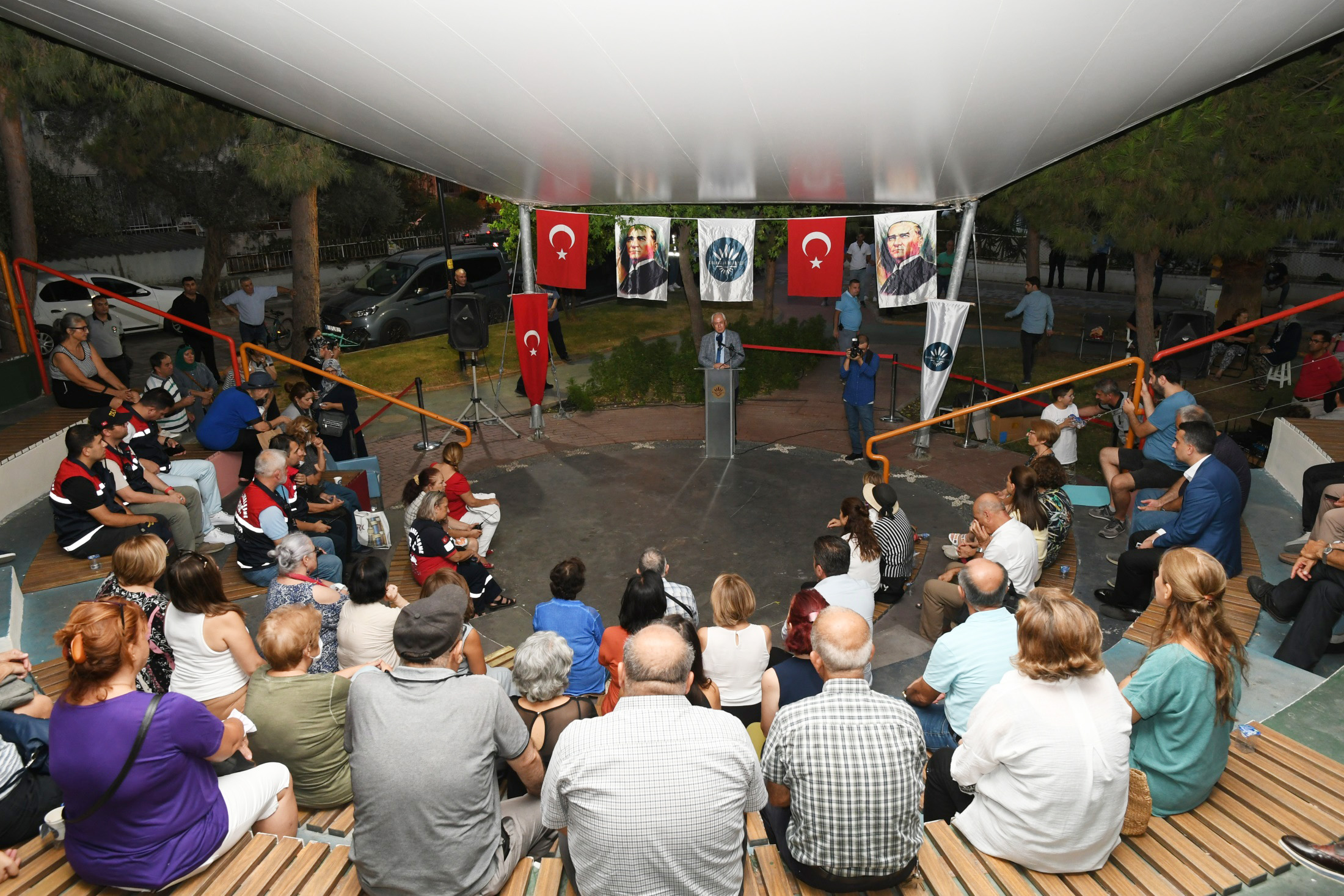 23 yıl önceki 17 Ağustos Marmara Depremi’nde yaşamını yitirenler Karabağlar’da
