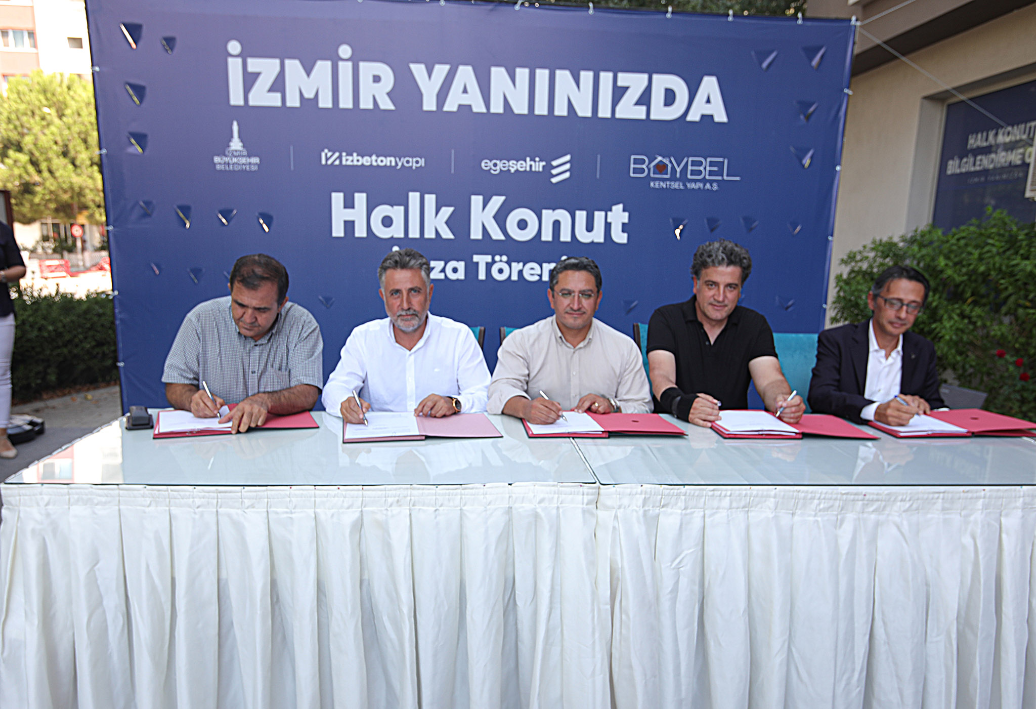 İzmir depreminde hasar alan ve yıkılan binaların yeniden yapımı için