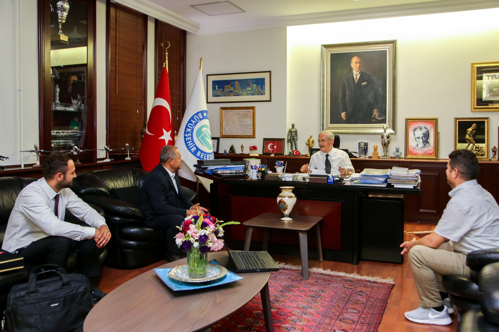 Niğde Kemerhisar Belediye Başkanı Ramazan Oya ve beraberindeki heyet, Eskişehir
