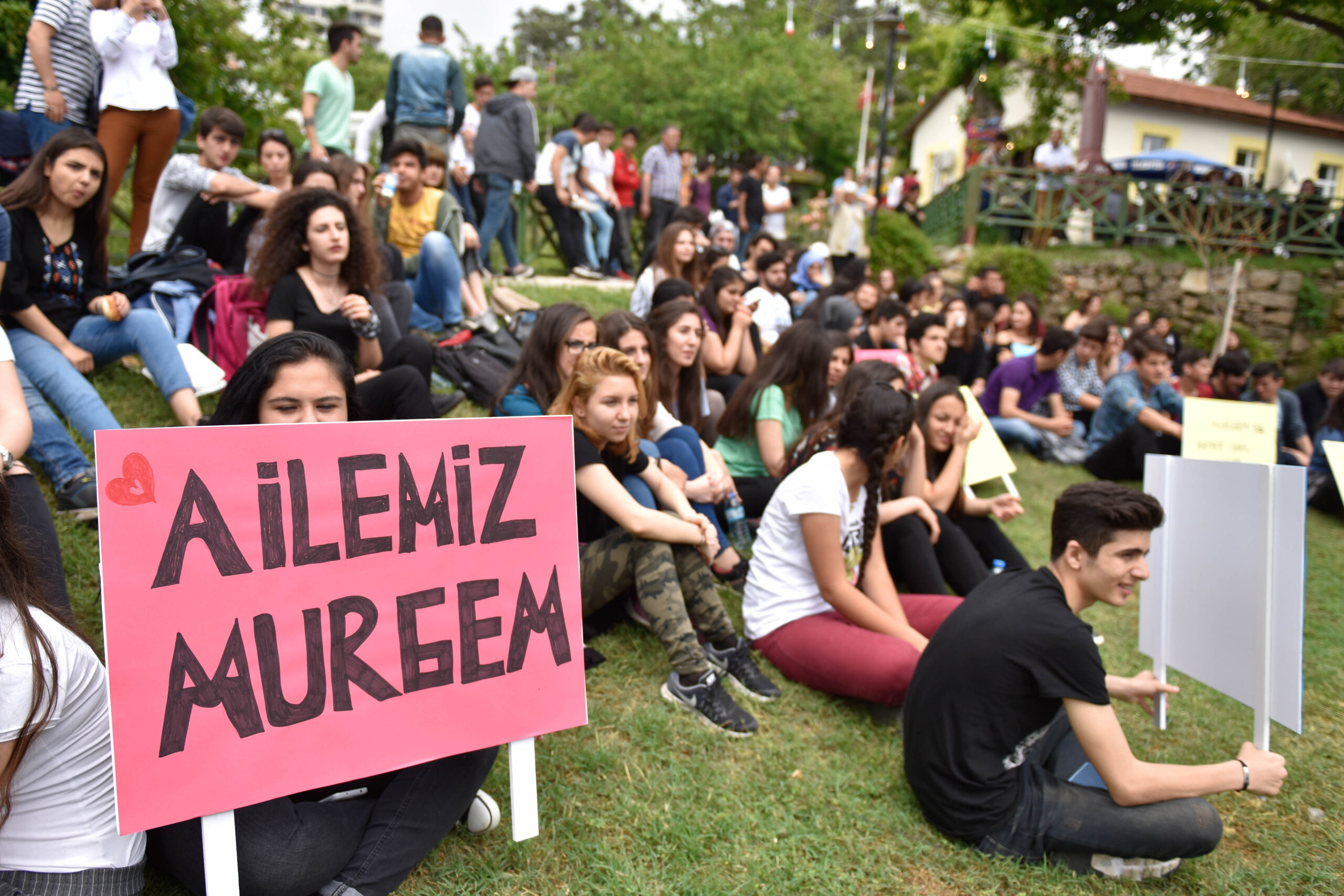 Muratpaşa Belediyesi’nin, gençlerin üniversite hayalini gerçeğe dönüştüren Muratpaşa Gençlik Eğitim
