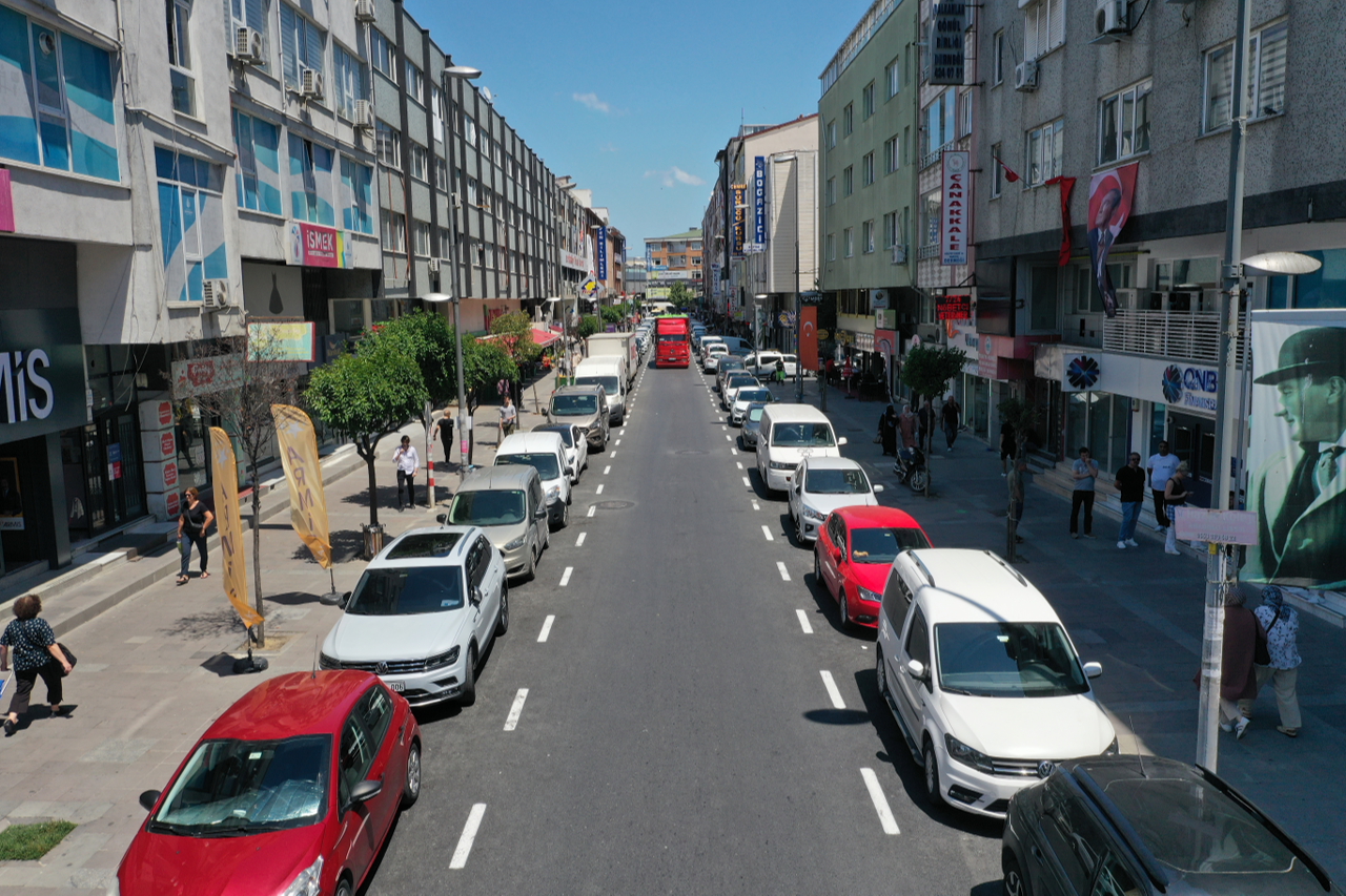 KÜÇÜKÇEKMECE’DE KALİTELİ ULAŞIM İÇİN ÇALIŞMALAR SÜRÜYOR Küçükçekmece Belediyesi Fen İşleri Müdürlüğü ekipleri, kent genelinde yol düzenleme