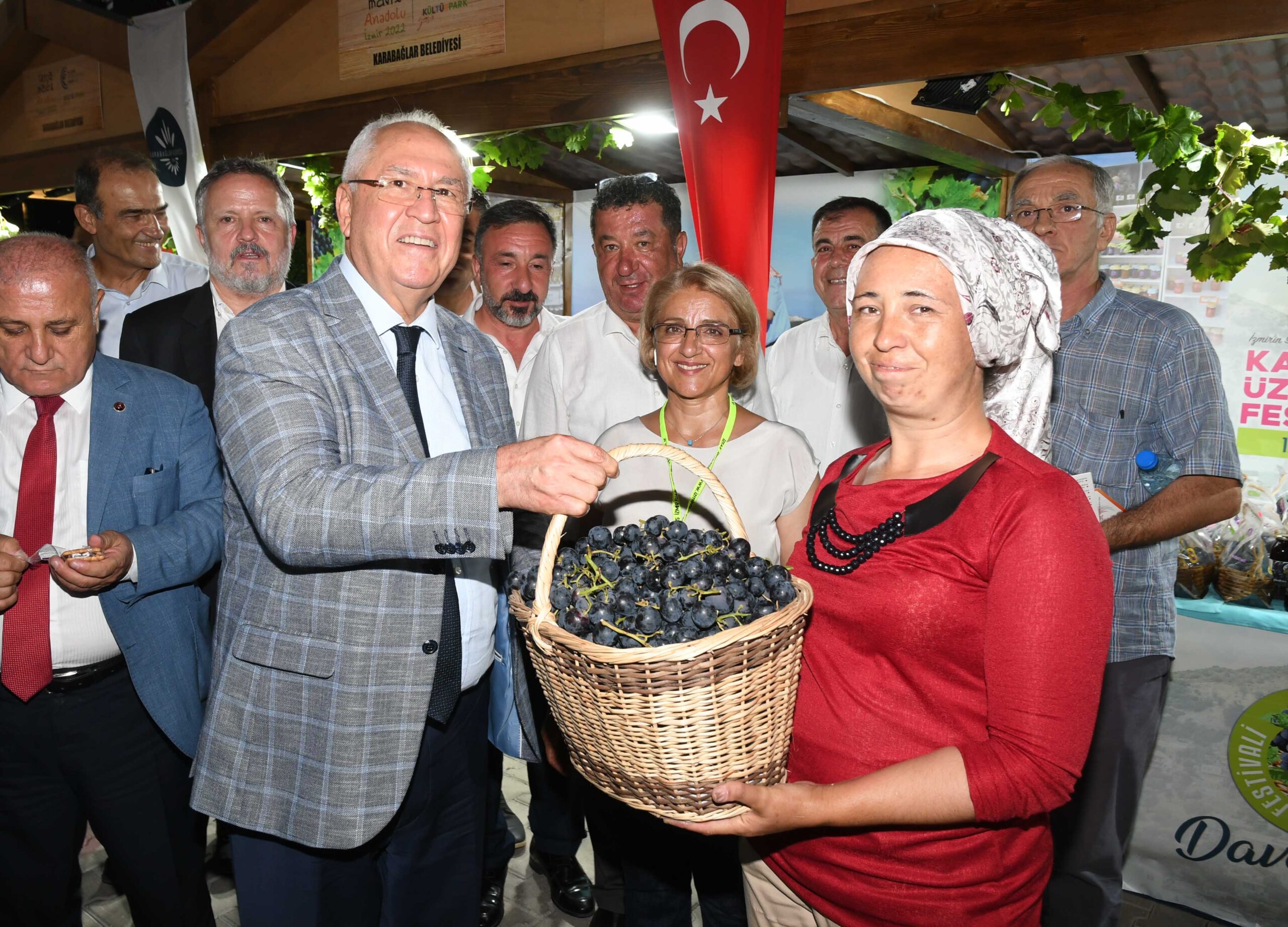 Karabağlar Belediye Başkanı Muhittin Selvitopu, 91. İzmir Enternasyonal Fuarı’nda yer