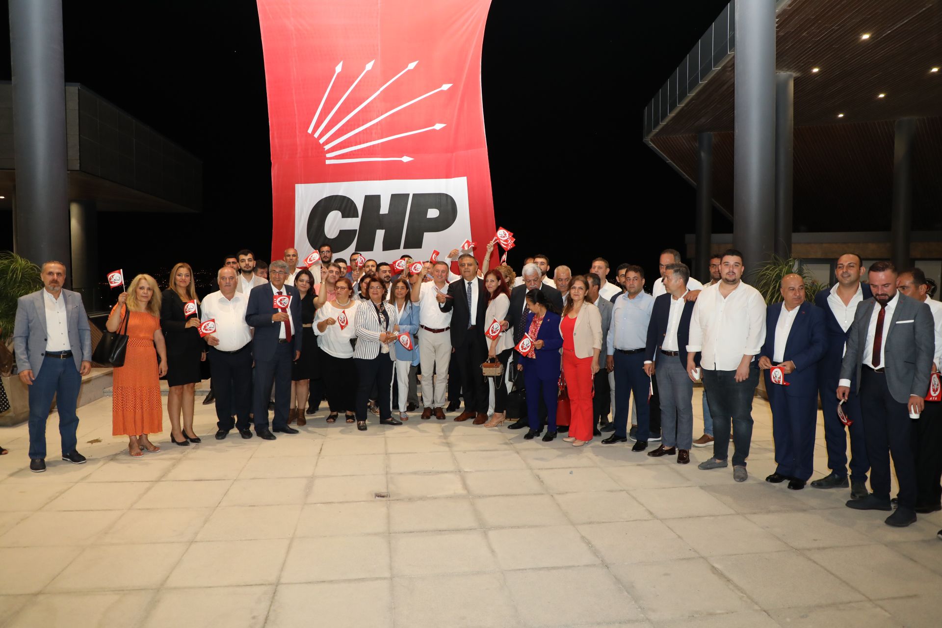 CHP’NİN 99.KURULUŞ YIL DÖNÜMÜ BAŞKAN SAVAŞ’IN EV SAHİPLİĞİNDE KUTLANDICumhuriyet Halk