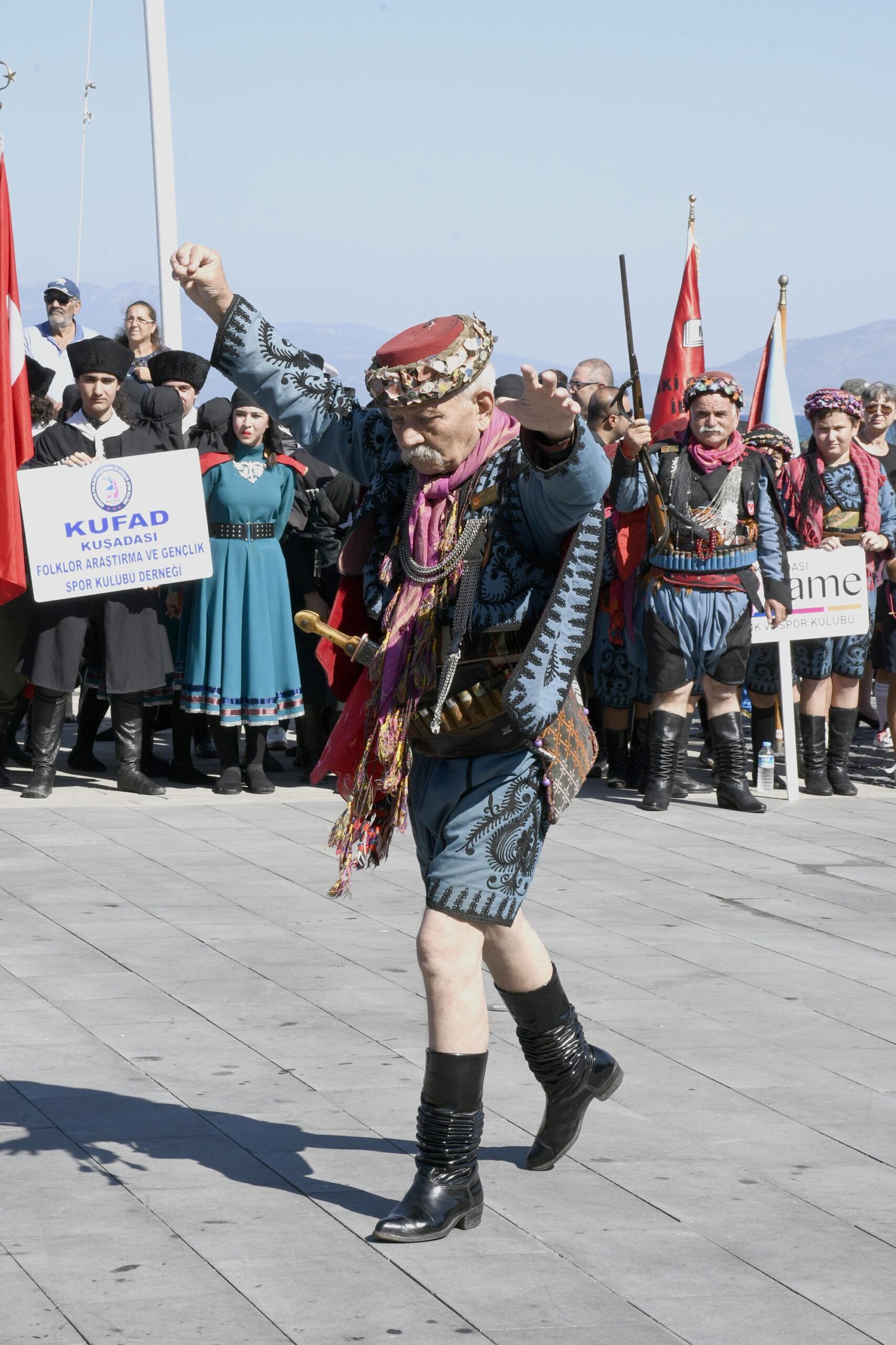 Kuşadası’nın düşman işgalinden kurtuluşunun 100’üncü yıl dönümü kentte düzenlenen çeşitli