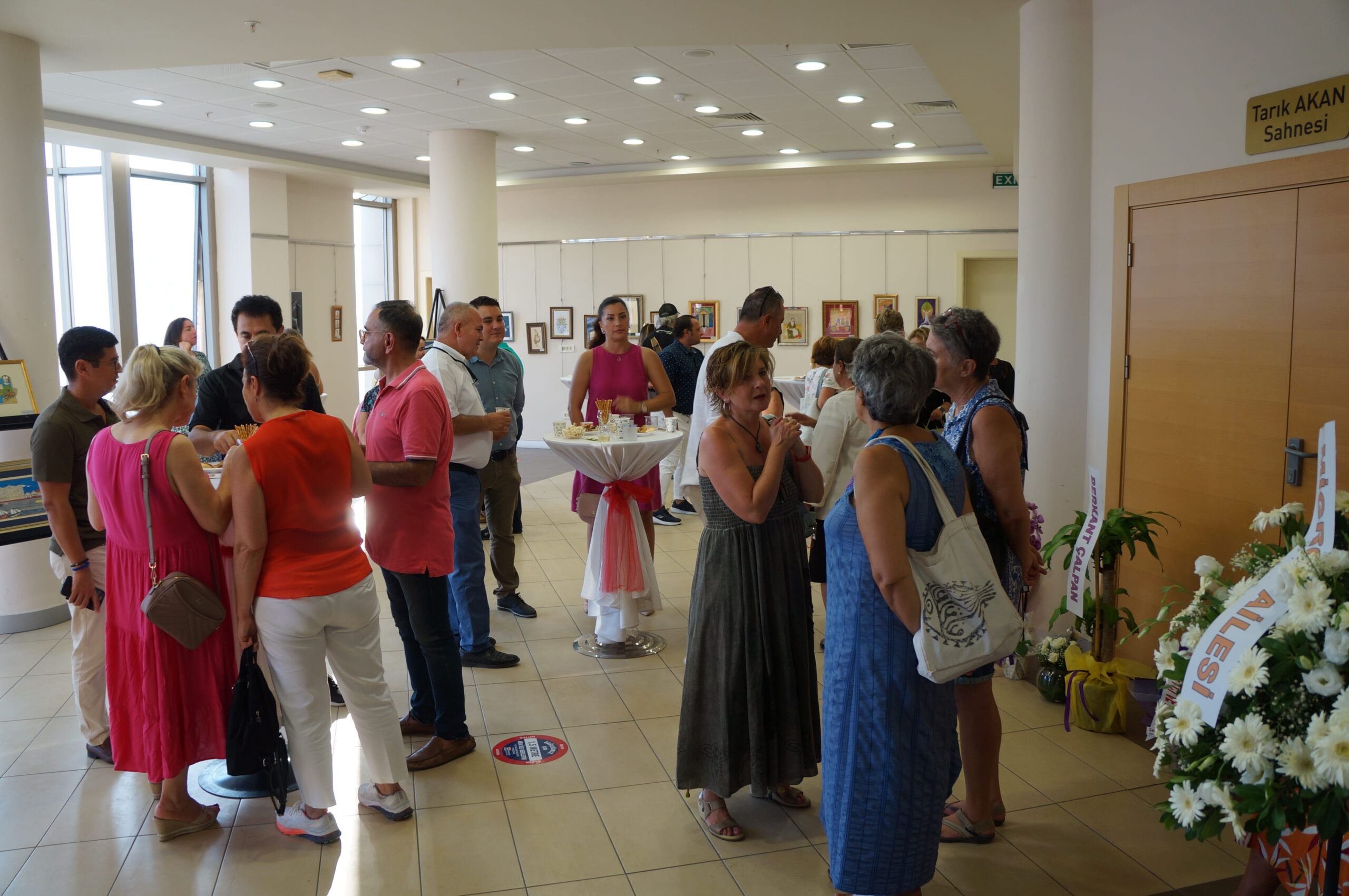Ressam Yasemin Çalpan Saygı’nın ‘Hayaller ve Çizgiler’ adlı ilk kişisel