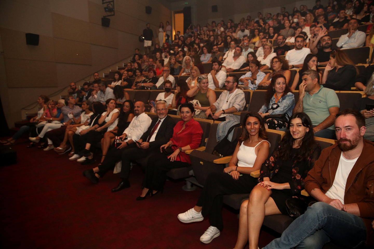Nilüfer Kent Tiyatrosu yeni sezonu sanat yönetmenliğini Murat Daltaban’ın yaptığı