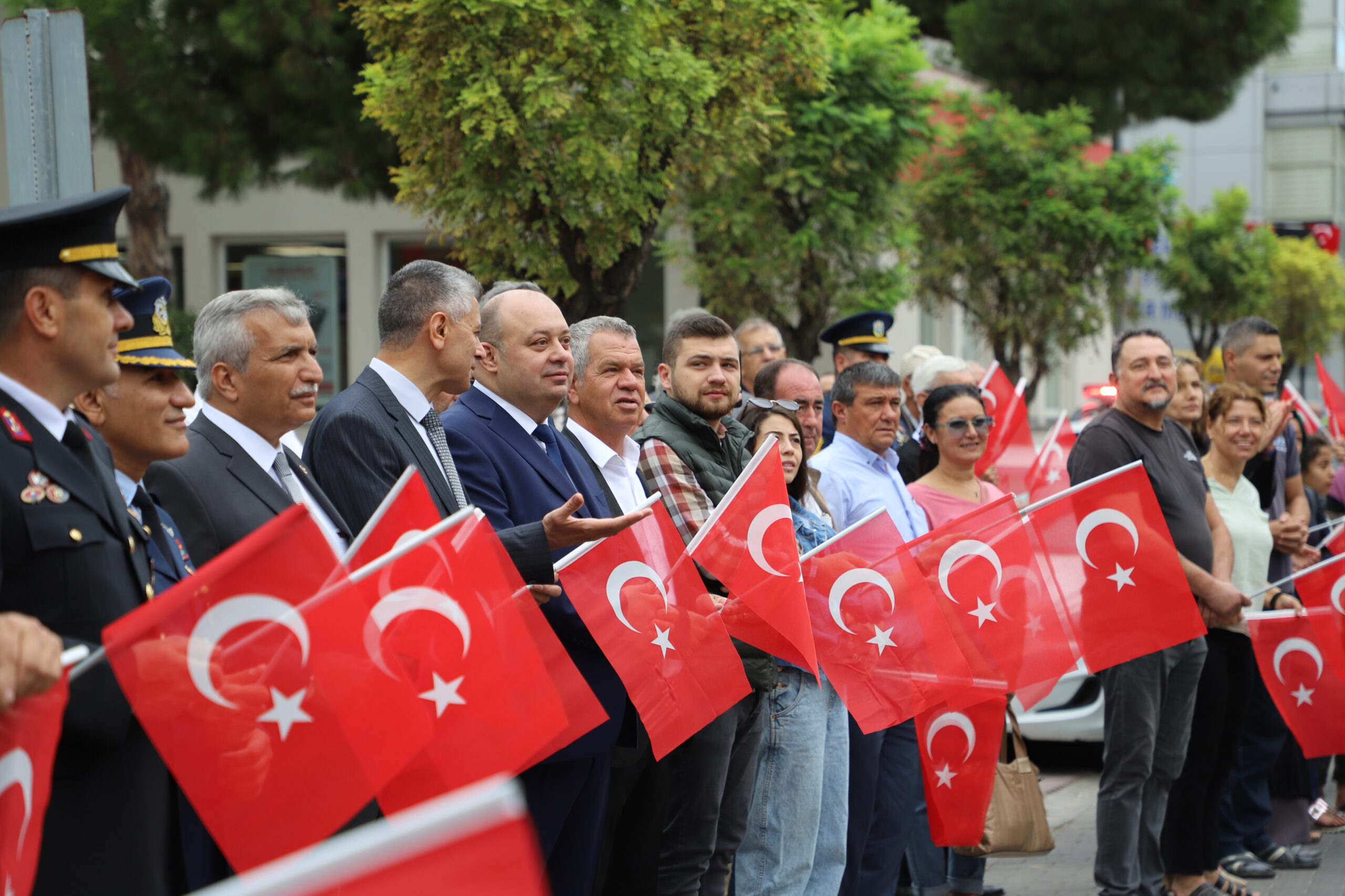 Gönen’in düşman işgalinden kurtuluşunun 100. yıl dönümü Cumhuriyet Meydanında düzenlenen tören ile kutlandı. 6 Eylül 1922 Gönen’in düşman işgalinden kurtuluşunun 100. yıl dönümü