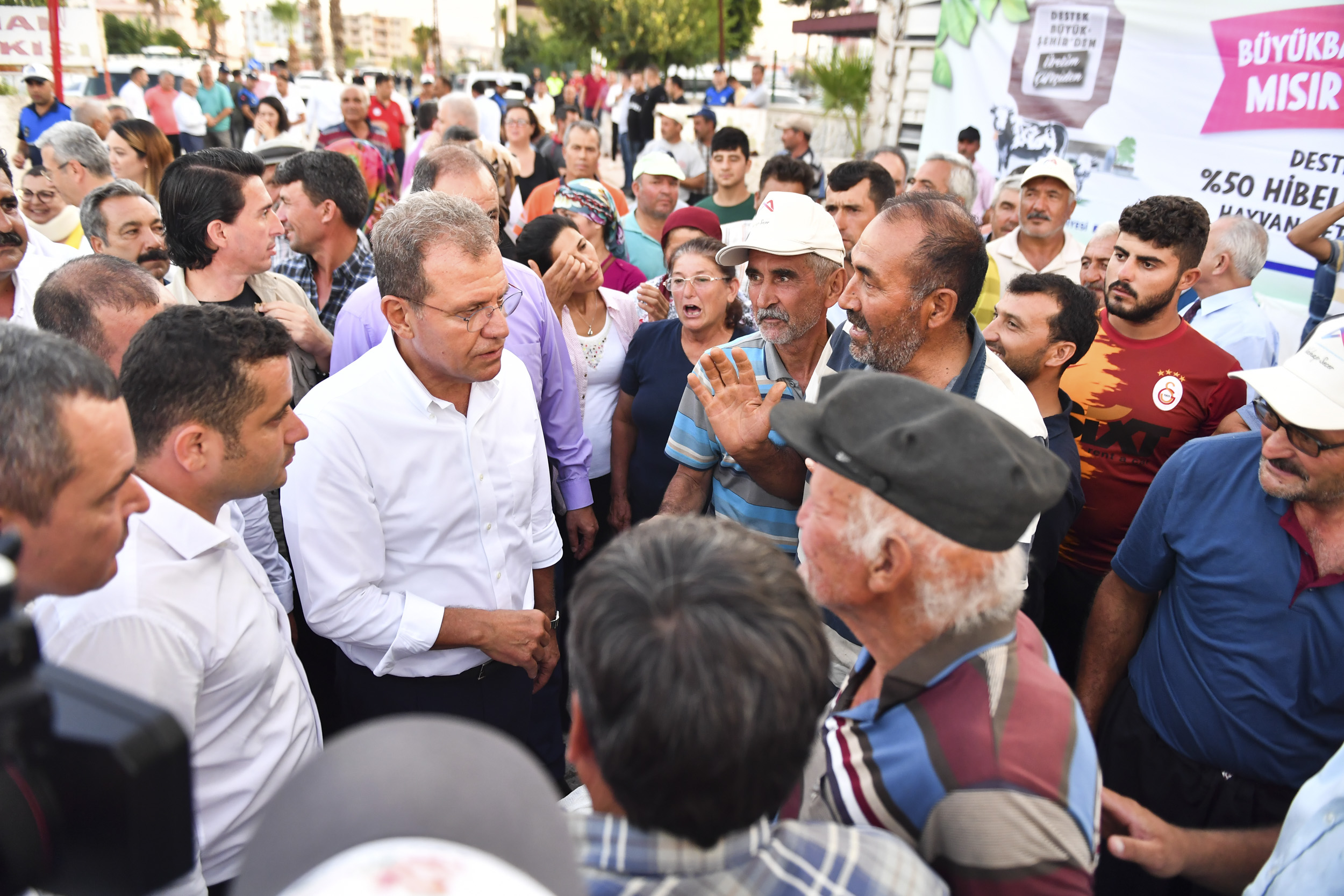 SİLİFKE’DE 225 YETİŞTİRİCİYE TOPLAM 180 TON YEM DAĞITIYORUZ” “KADINLARIN ÜRETİME