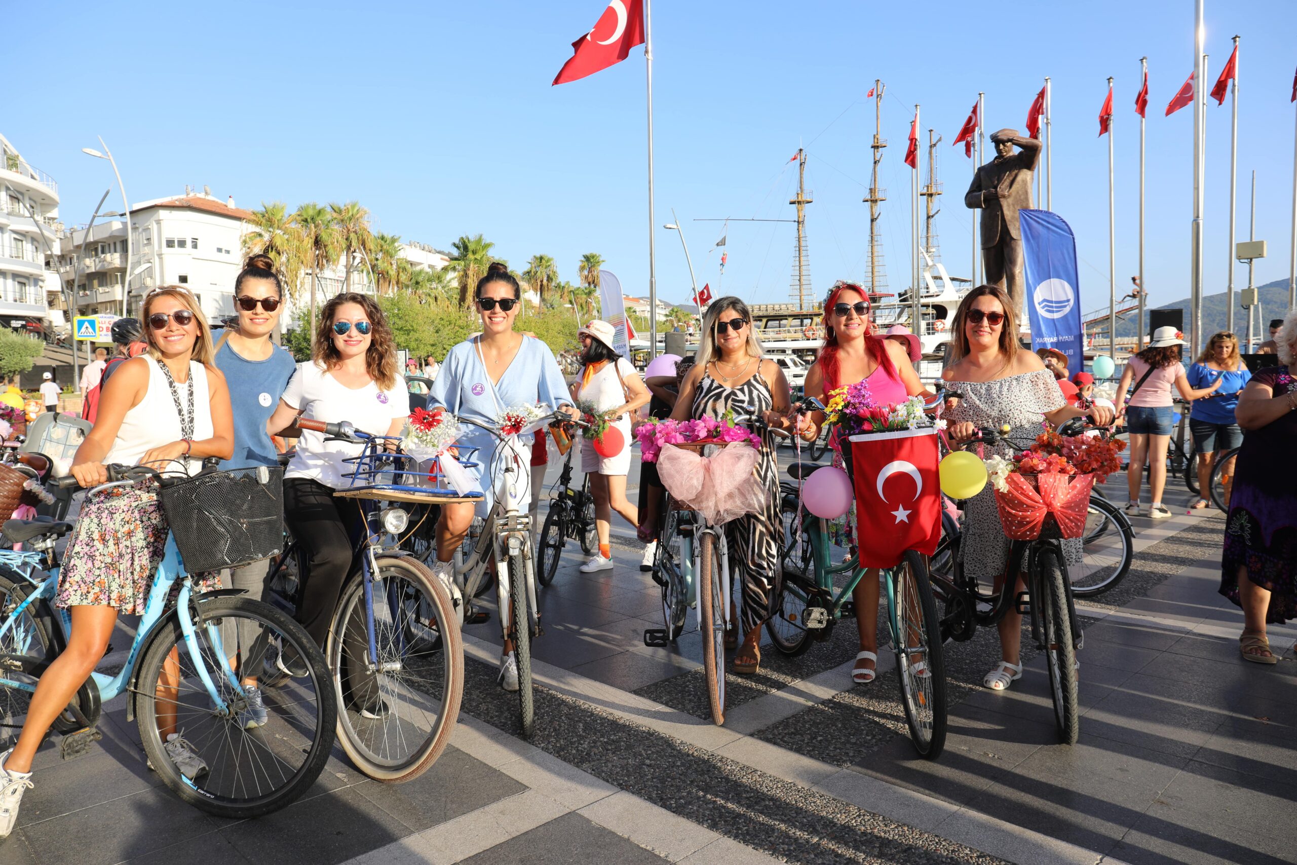 Süslü kadınlar sürdürülebilir ulaşım ve otomobilsiz kentler için bir kez