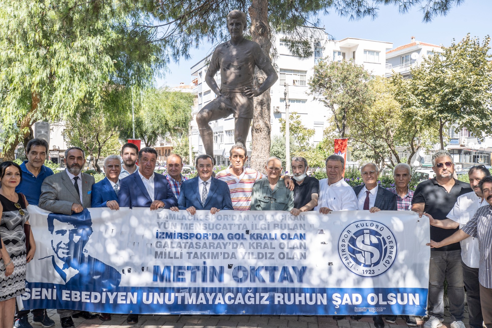 Konak Belediye Başkanı Abdül Batur, Taçsız Kral Metin Oktay’ın 31’inci