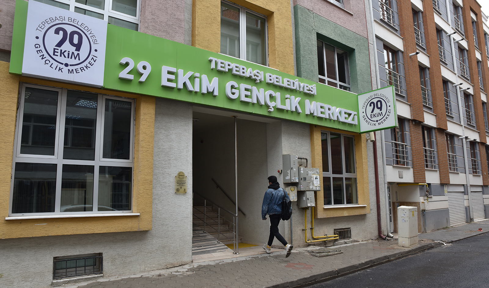 Tepebaşı Belediyesi’nin gençlerin hizmetine sunduğu Gençlik Merkezleri, kentteki üç farklı