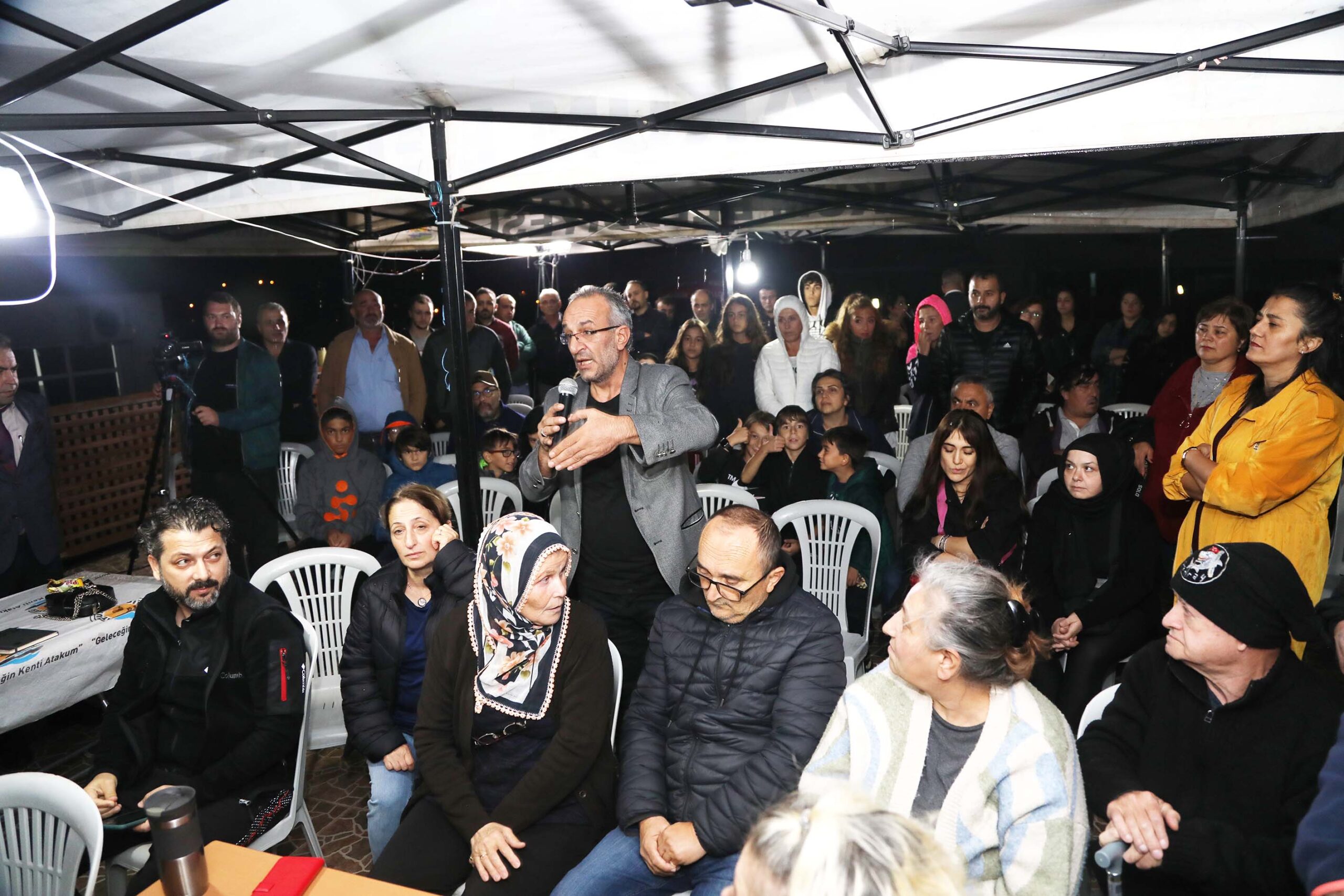 “Katılımcı Bütçe” buluşmalarının 8’incisini Alanlı Mahallesi’nde gerçekleştiren Atakum Belediye Başkanı