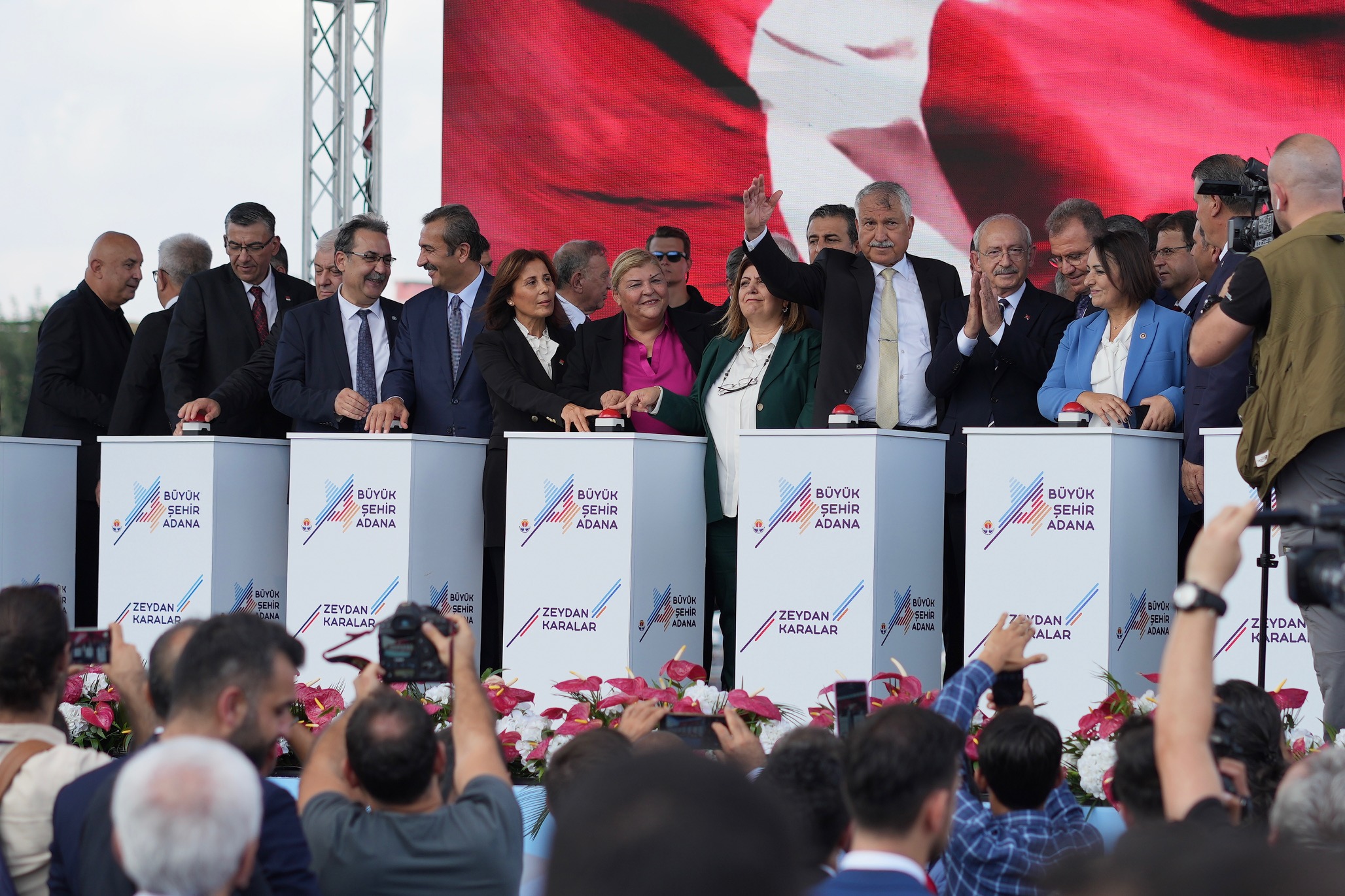 On binlerce Adanalı; açılış, temel atma ve lansman törenine coşkuyla
