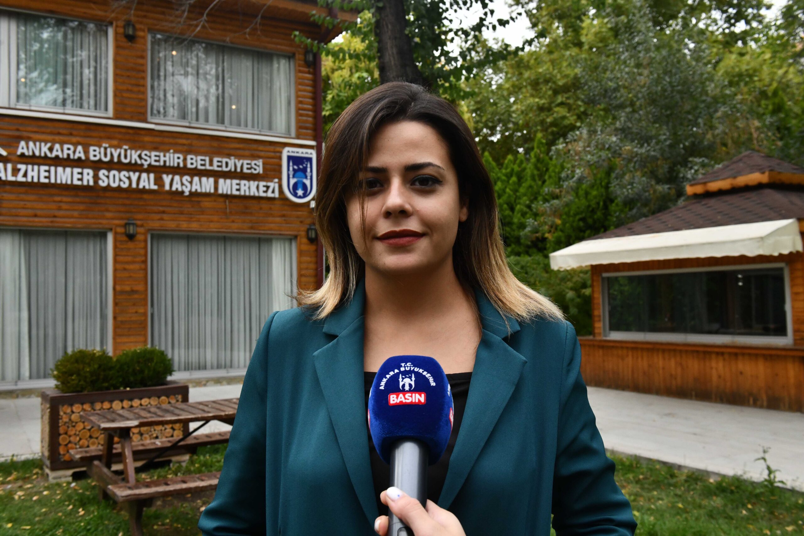<strong>ALZHEİMER SOSYAL YAŞAM MERKEZİ MİSAFİRLERİNİ AĞIRLAMAYA DEVAM EDİYOR</strong> Ankara Büyükşehir Belediyesinin alzheimer hastaları için Demet Mahallesi Cemre Parkı