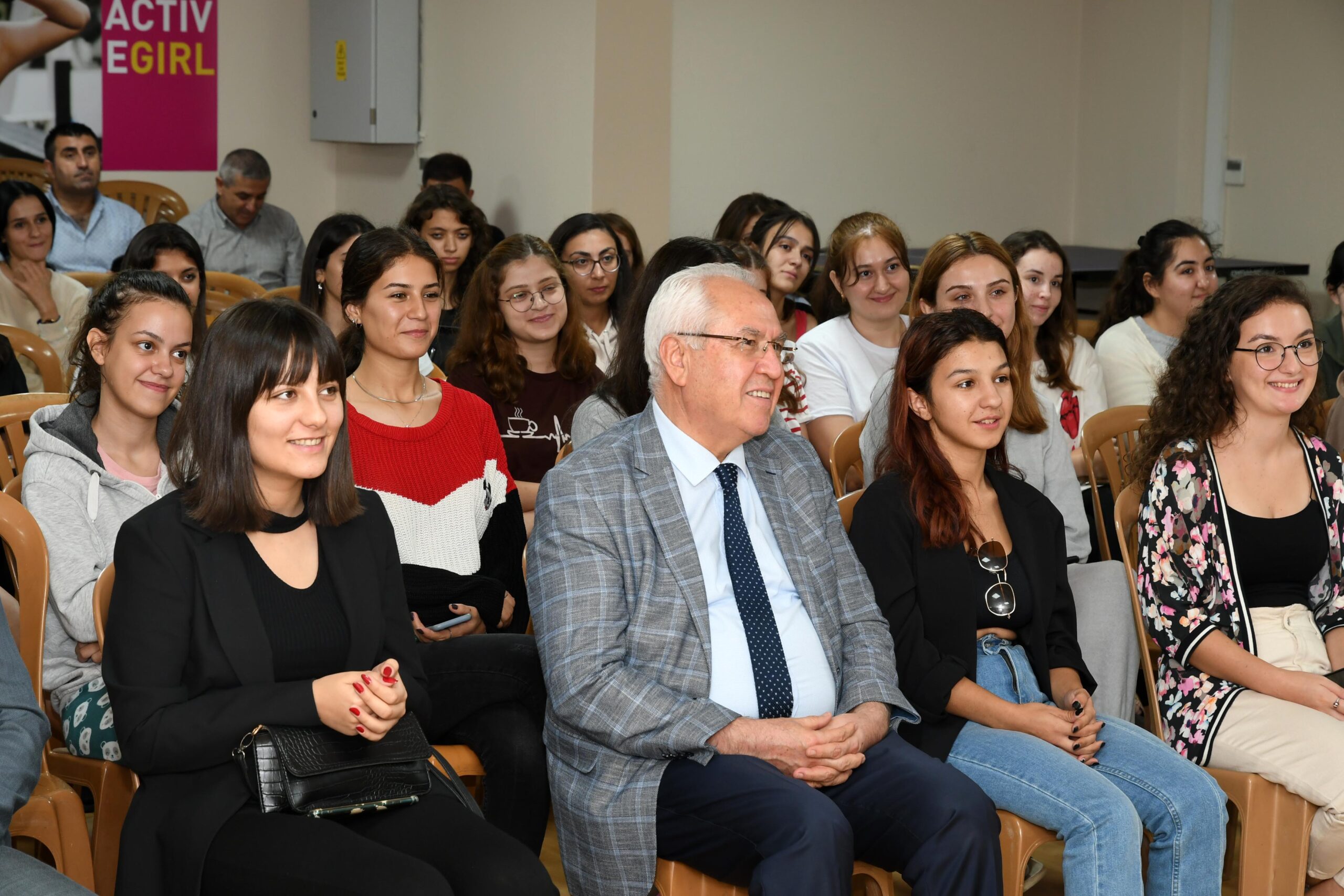 Karabağlar Belediyesi Atatürk Yükseköğrenim Kız Öğrenci Yurdu, 11 Ekim Dünya