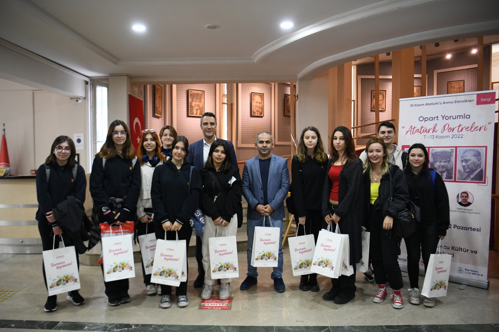 “Atatürk Portreleri Sergisi” Uğur Mumcu Kültür ve Sanat Merkezi’nde açıldı
