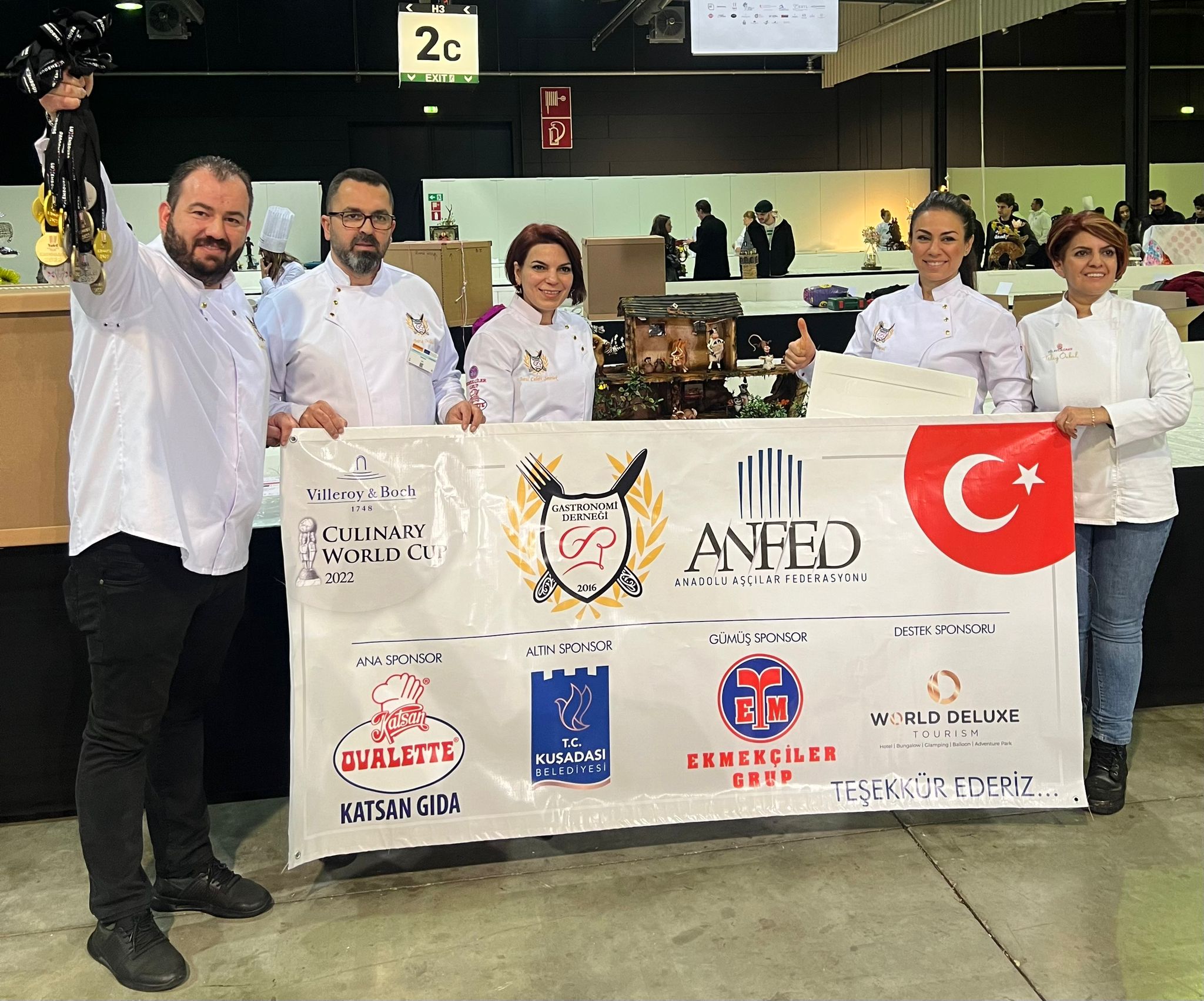 Kuşadası Belediyesi’nin altın sponsorluğunda kenti temsilen mutfak sanatları konusunda dünyanın