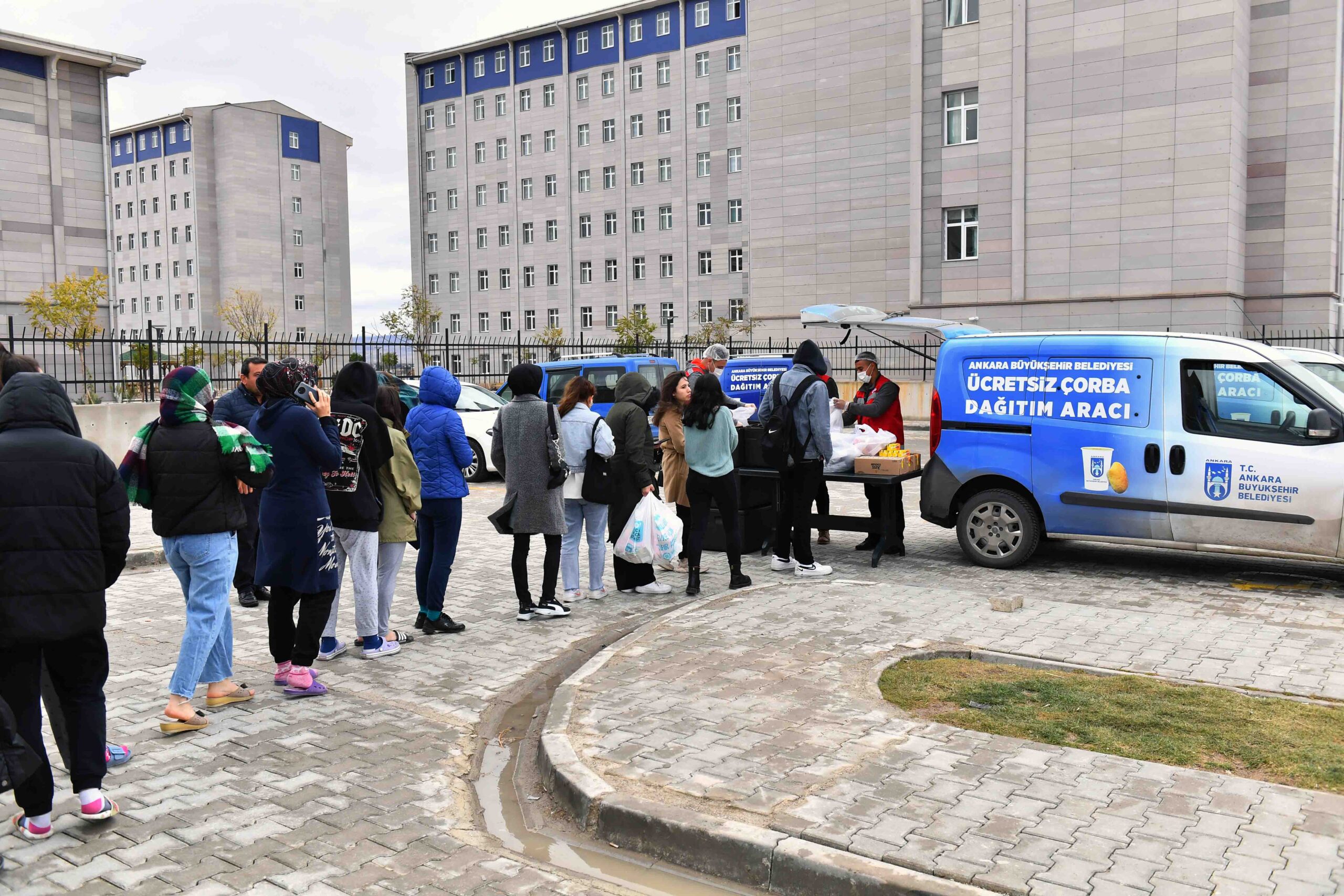 Ankara Büyükşehir Belediyesi, üniversite öğrencilerine günlük olarak 4 çeşit sıcak
