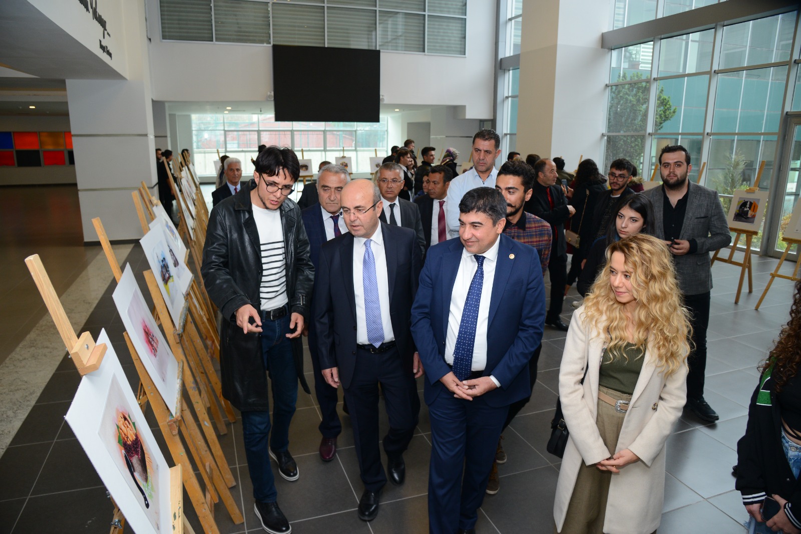 Kırşehir Belediye Başkanı Selahattin Ekicioğlu’nun açılışını gerçekleştirdiği Kolaj Sergisi 1